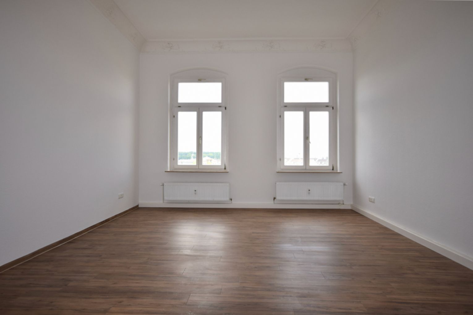 Moderne Bäder • Heizung 2015 • Stellplätze • praktische Grundrisse • teilweise Stuck und Malereien
