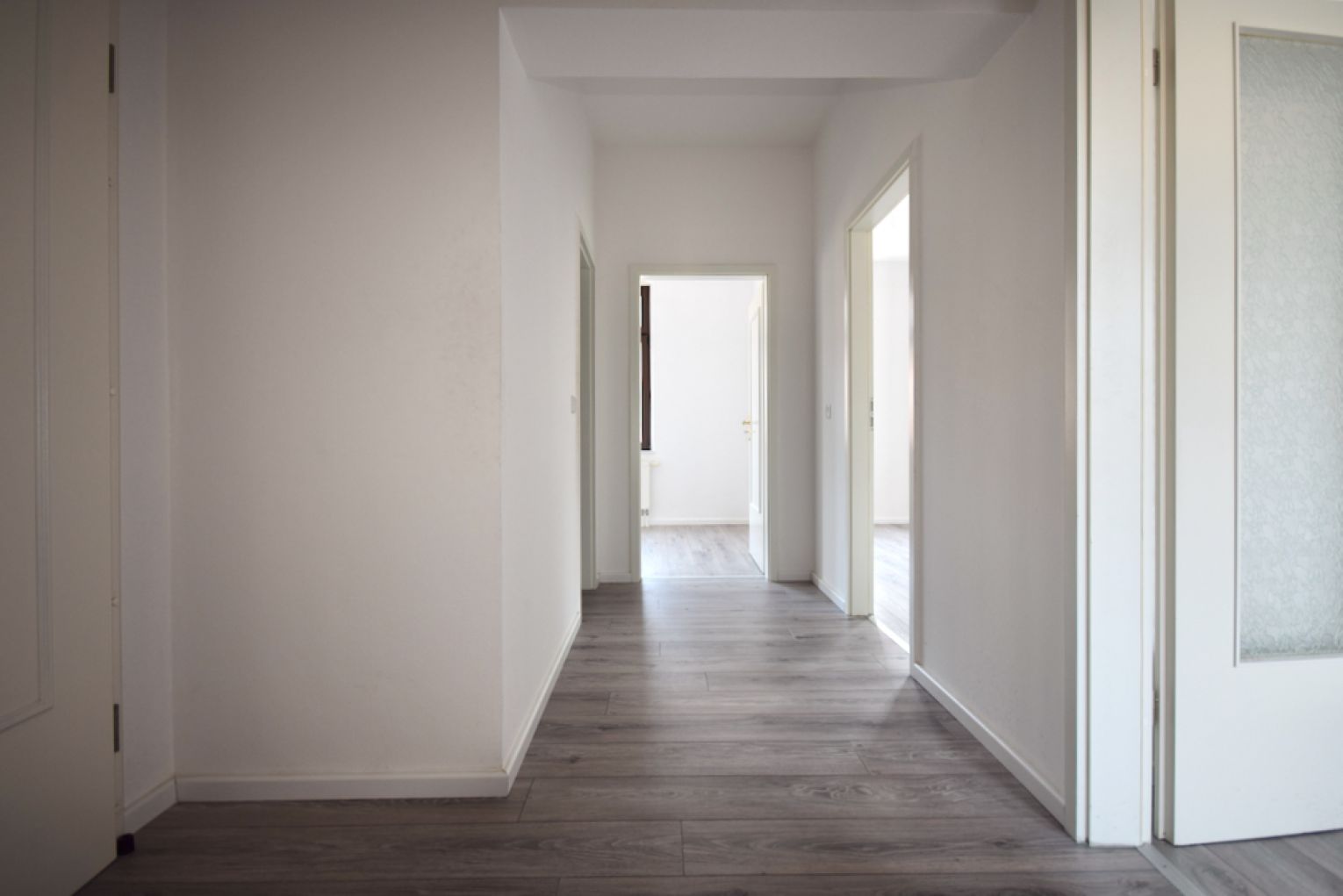 3 Zimmer mit Balkon • Bad mit Wanne • Laminat • Schlosschemnitz • Hausgarten • jetzt Termin machen!