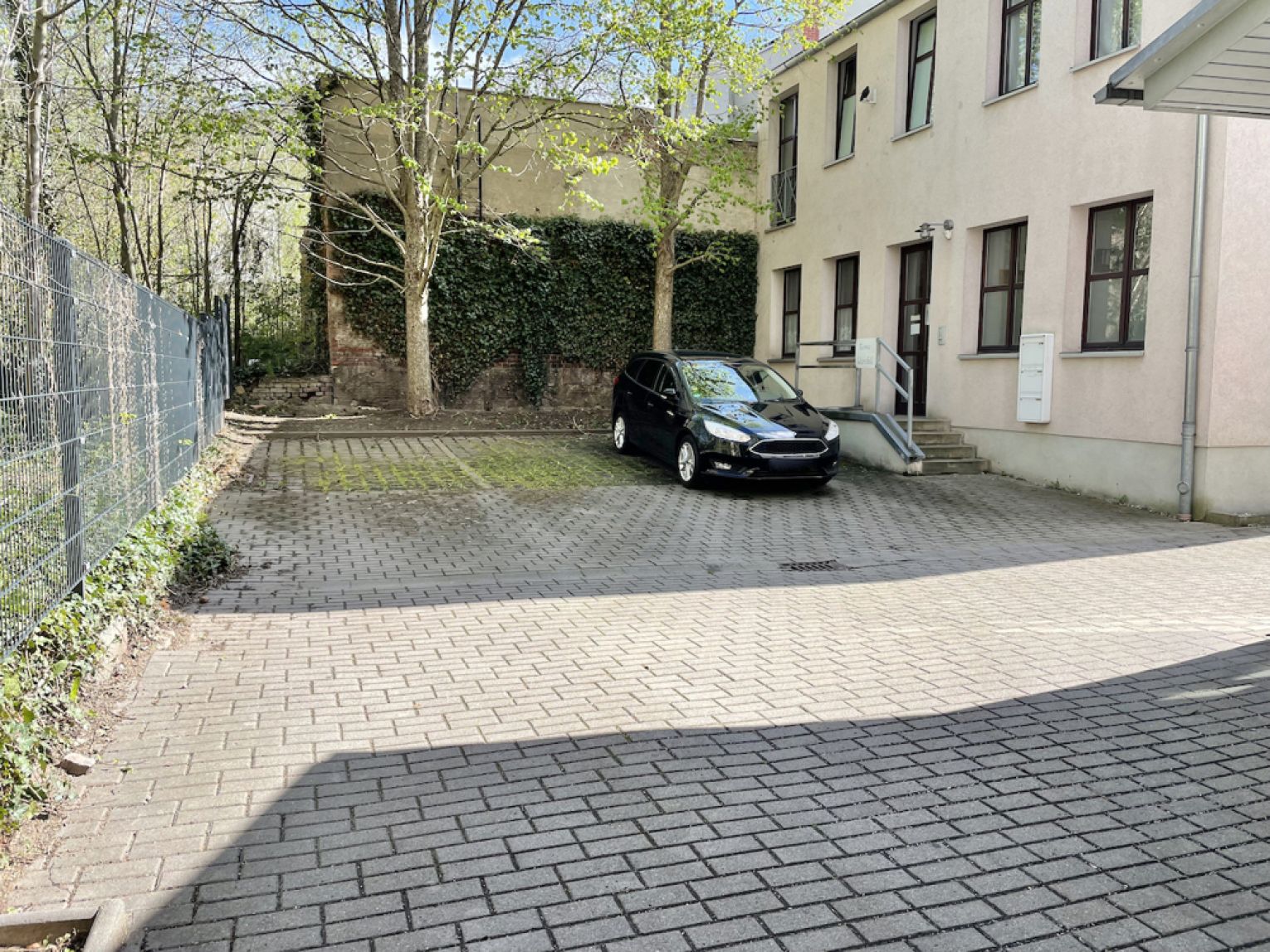 Laminat • 3-Raum • Aufzug • Bad mit Wanne • Schloß-Chemnitz • zentrumsnah • neuer Balkon!