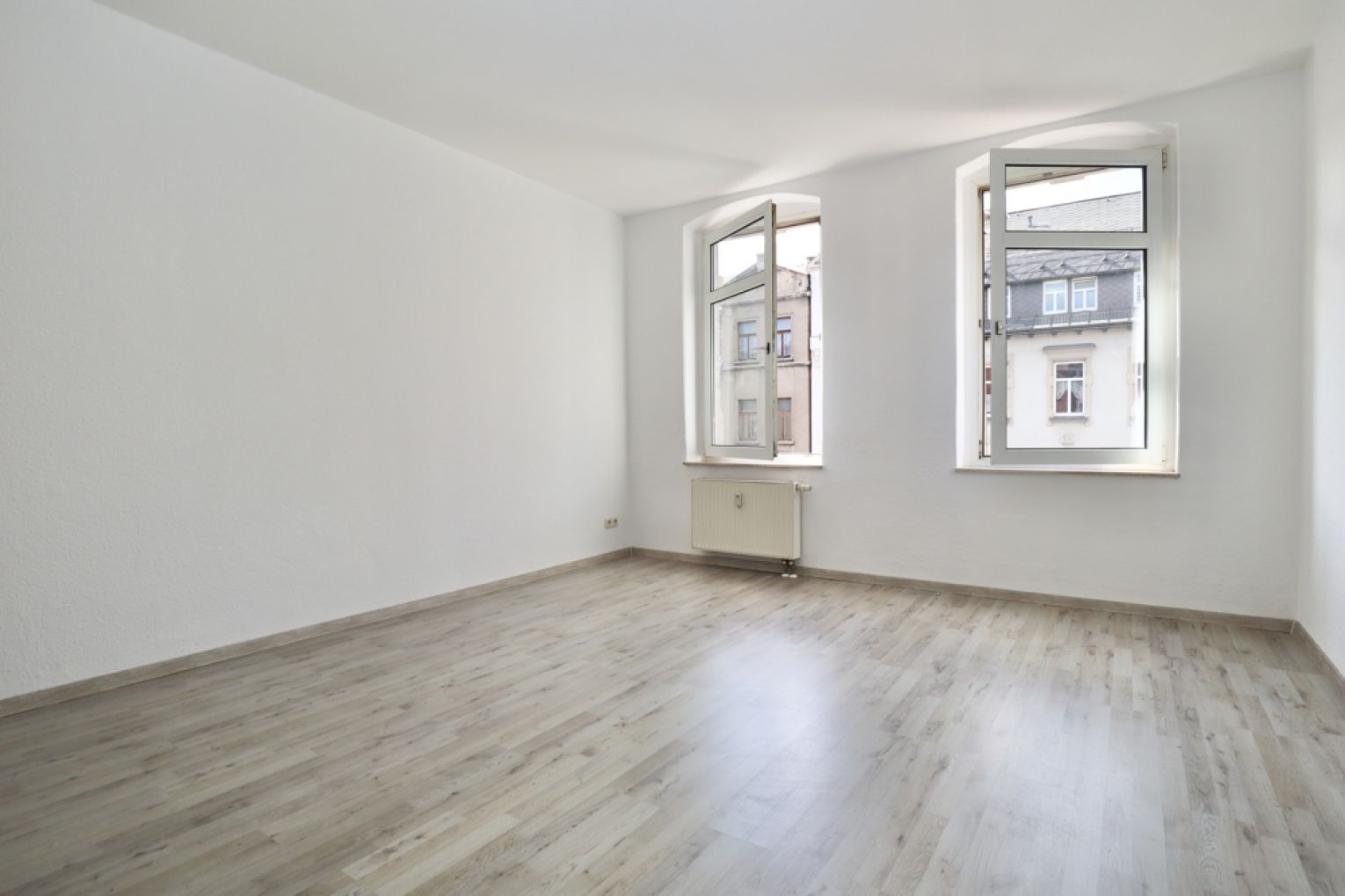 2-Raum Wohnung in Chemnitz • Balkon • saniert • Einbauküche • Stellplatz • Ebersdorf • jetzt anrufen