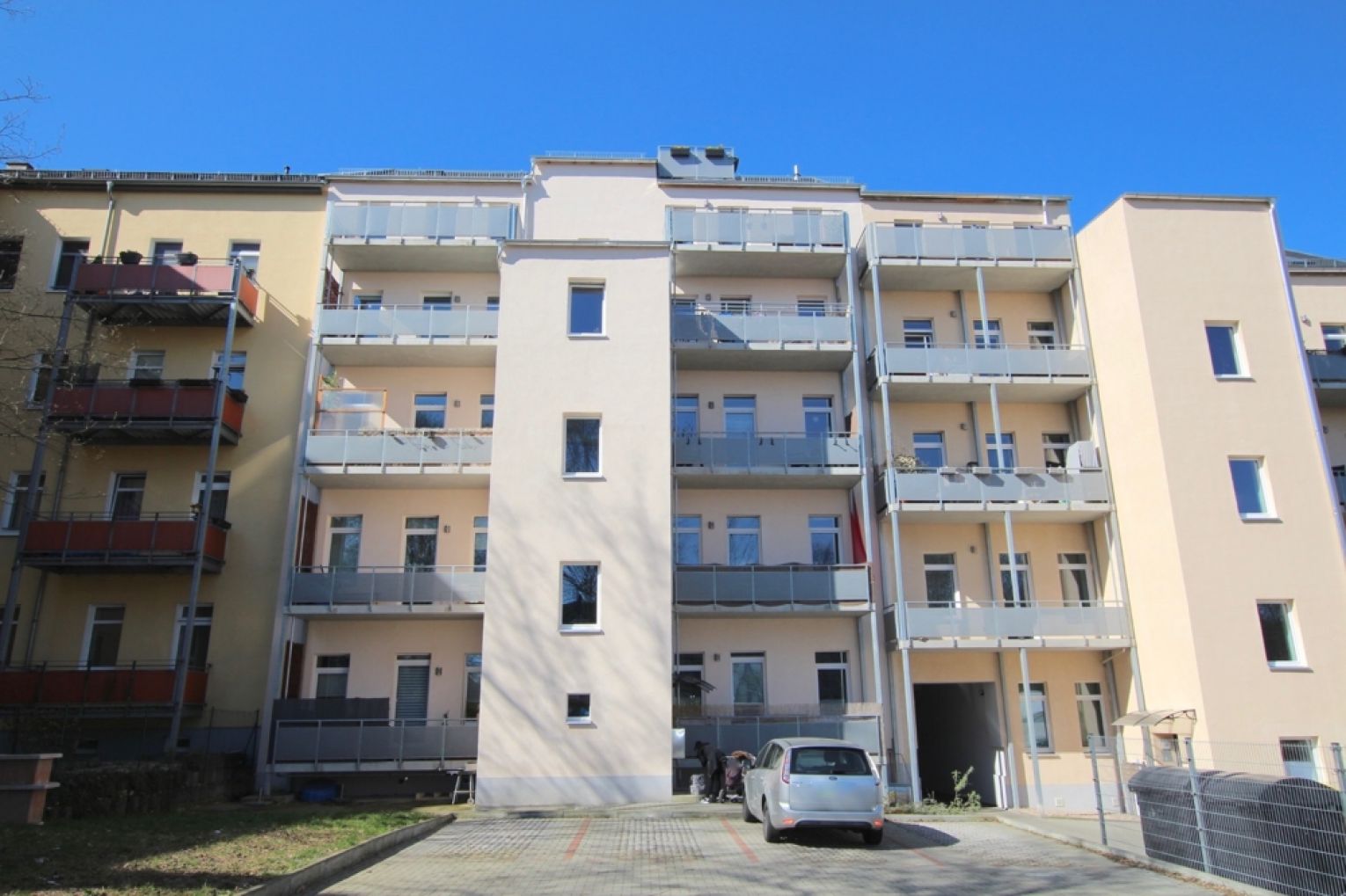 moderne 5 Zimmer • moderner Grundriss • Balkon • TOP Hausgemeinschaft • Grillecke • EBK • Stellplatz