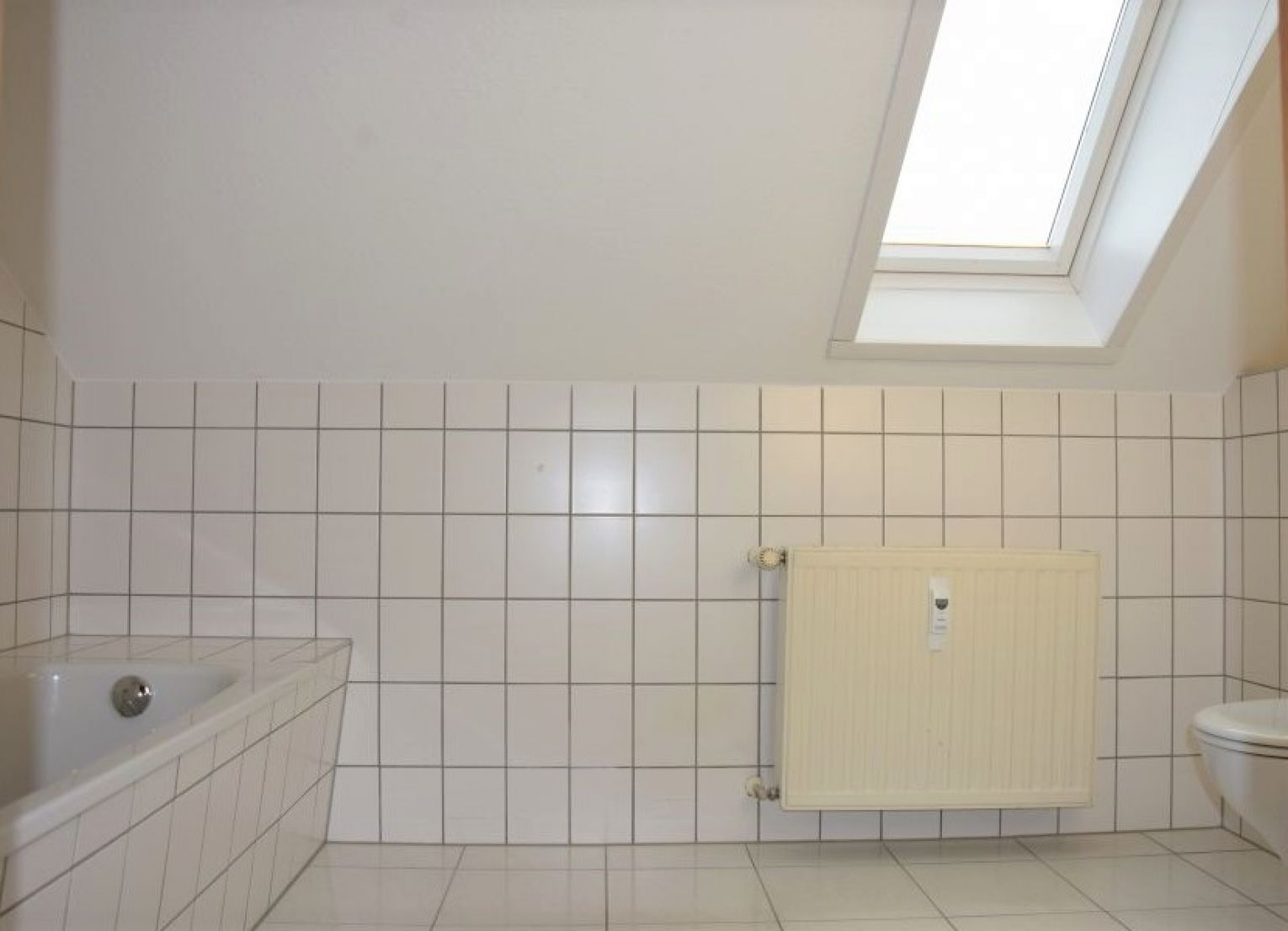 4 Zimmer • Maisonette • interessanter Grundriss • 2 Bäder • ruhige Lage • Wanne und Dusche • TOP!