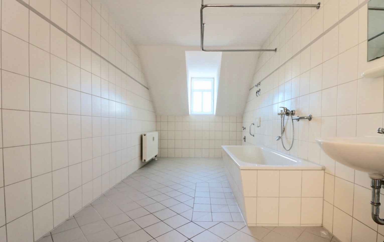 Dachgeschoss • Chemnitz • 2-Raum Wohnung • Schloßchemnitz • Südbalkon • Einbauküche • jetzt anrufen