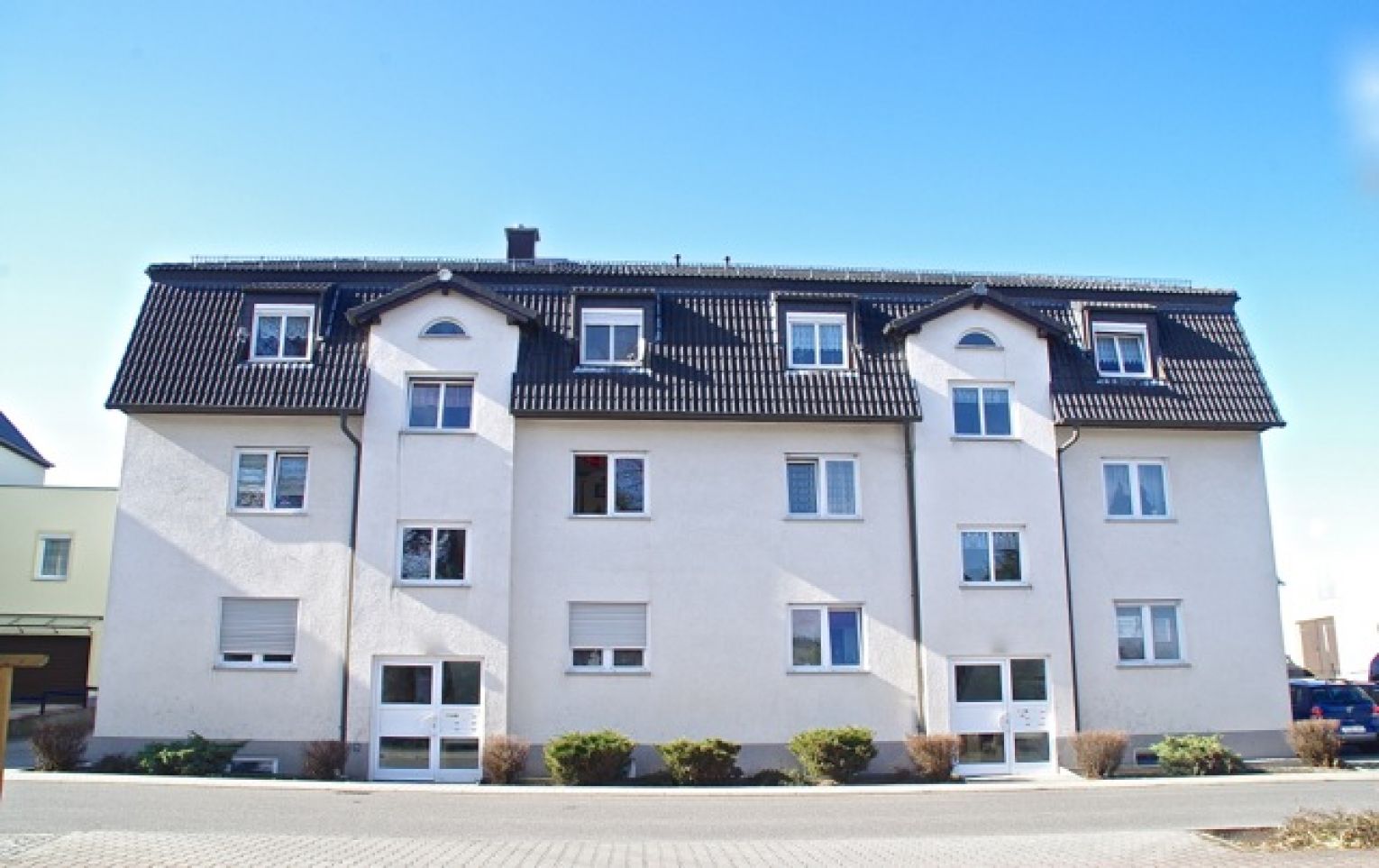 Niederfrohna • 3-Raum • Sonnenbalkon • Einbauküche • Laminat • Abstellraum • zur Miete!