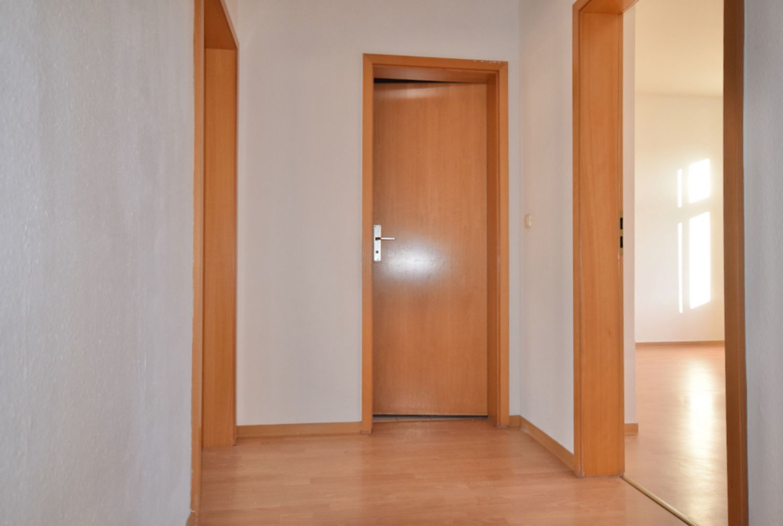 Laminat • 3-Raum • Aufzug • Bad mit Wanne • Schloß-Chemnitz • zentrumsnah • neuer Balkon!