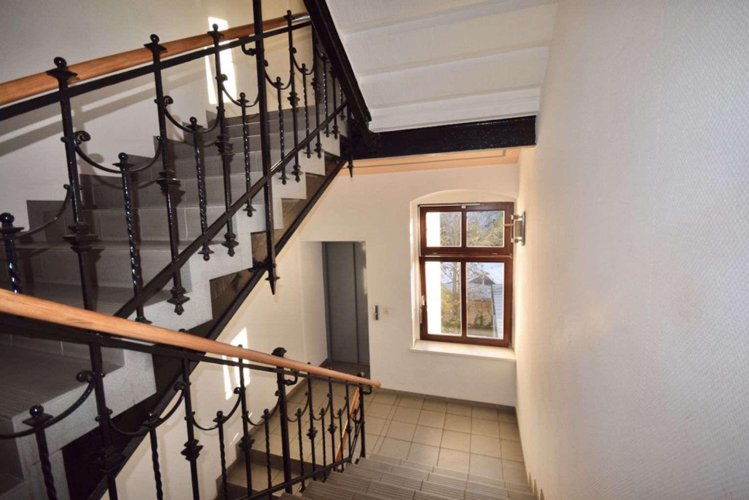 Laminat • 3-Raum • Aufzug • Bad mit Wanne • Schloß-Chemnitz • zentrumsnah • neuer Balkon!