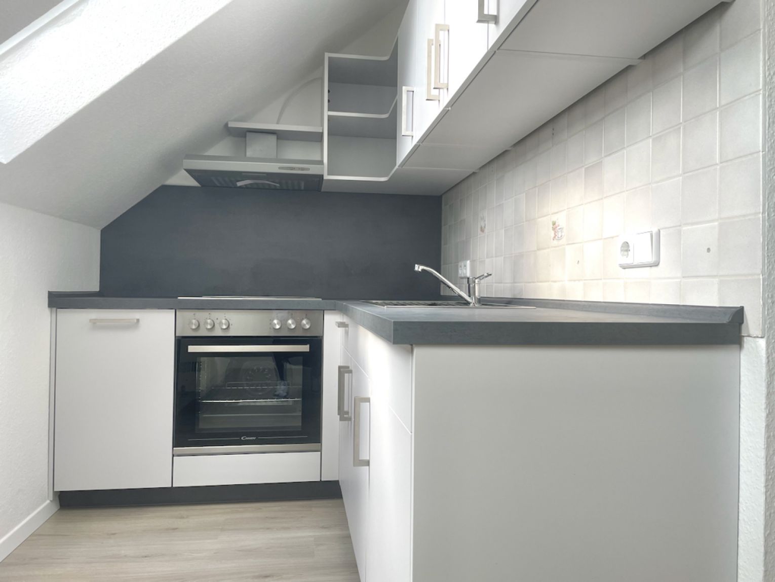 2 Zimmer • zur Miete • in Altendorf • mit Einbauküche • Dachgeschoss • schnell sein!