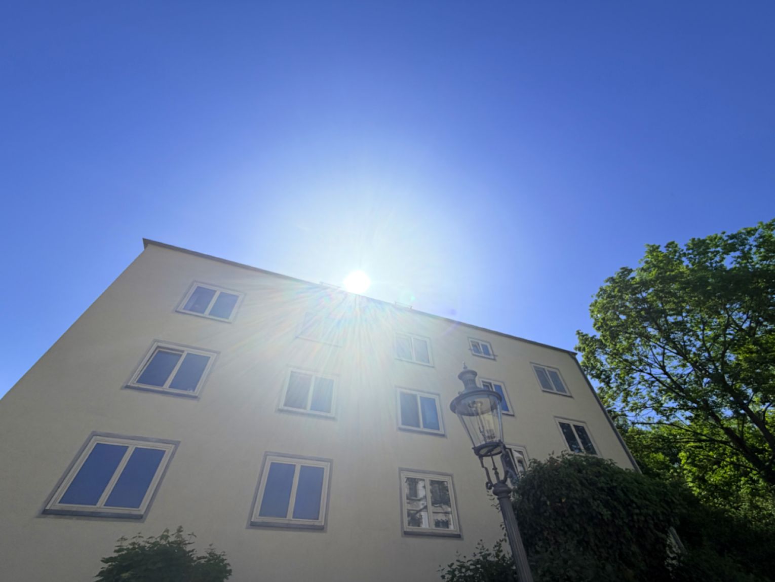 Kapitalanlage • vermietete 2-Zimmer • mit Balkon • Küche • ruhige Wohnsiedlung