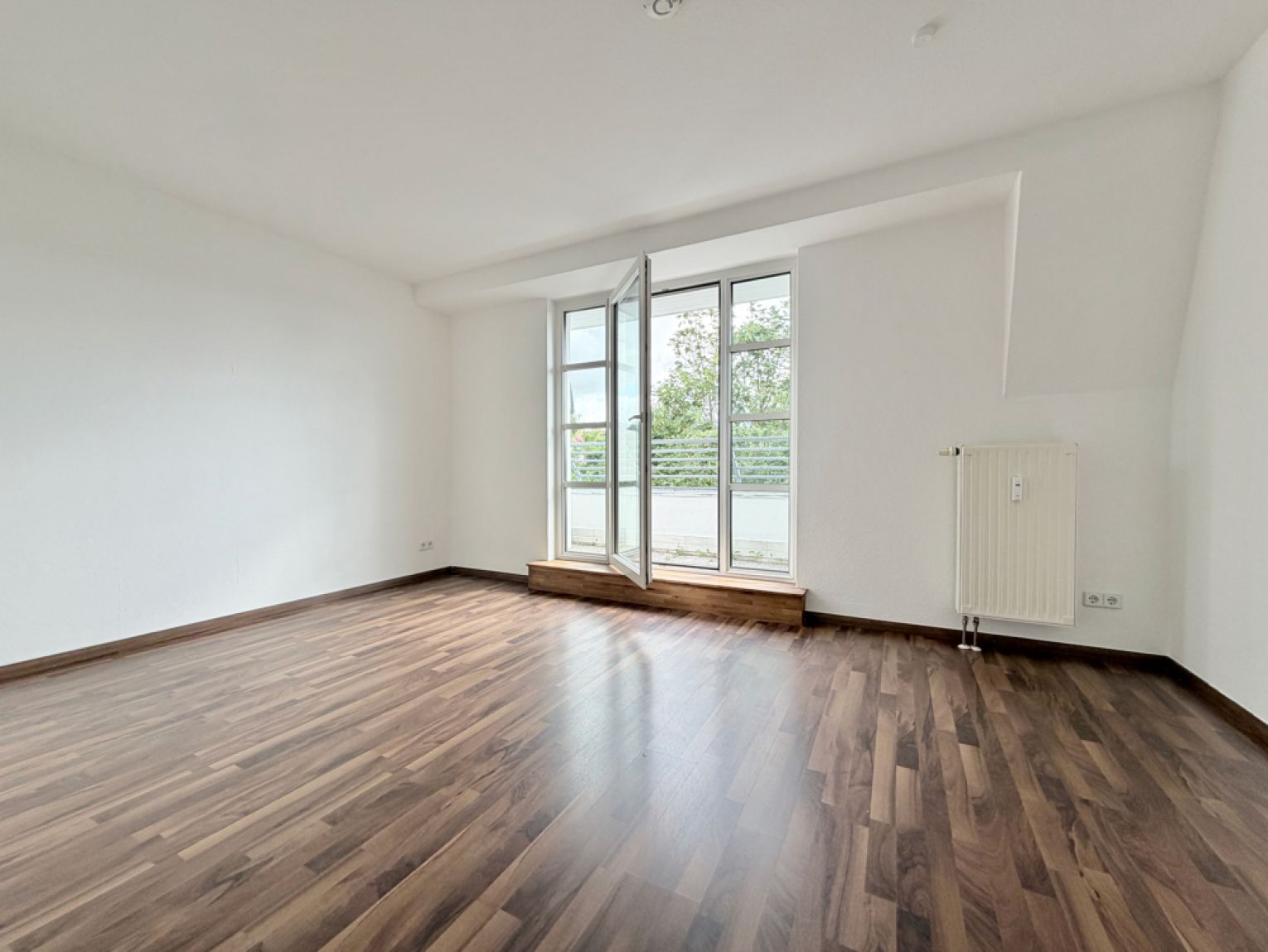 1 Zimmer • im Dachgeschoss • mit Dachterrasse • Tiefgaragenstellplatz • zur Miete • ab sofort frei!