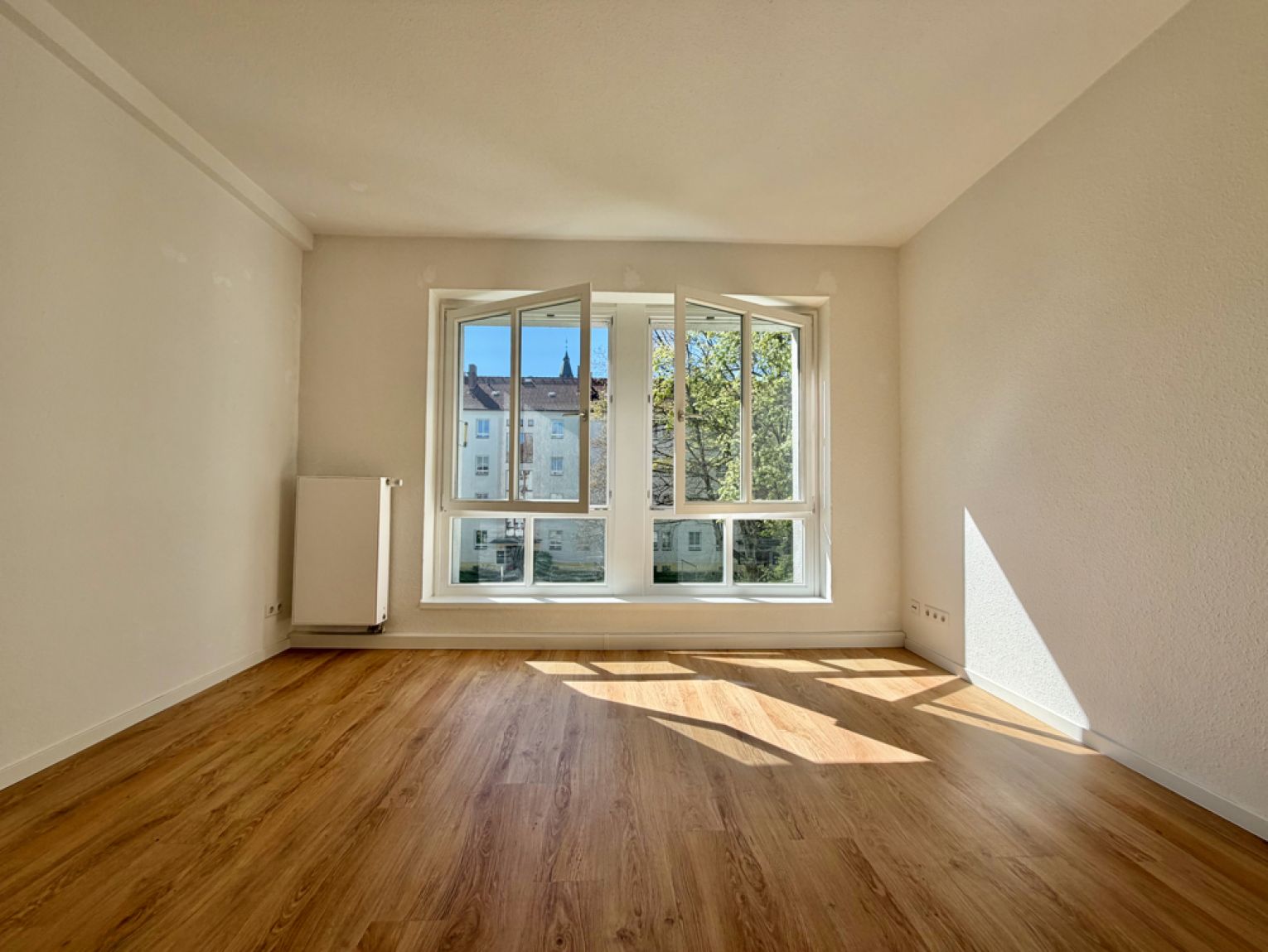 2 Zimmer • mit Einbauküche • in Chemnitz • Bernsdorf • Lutherviertel • schnell sein und mieten!