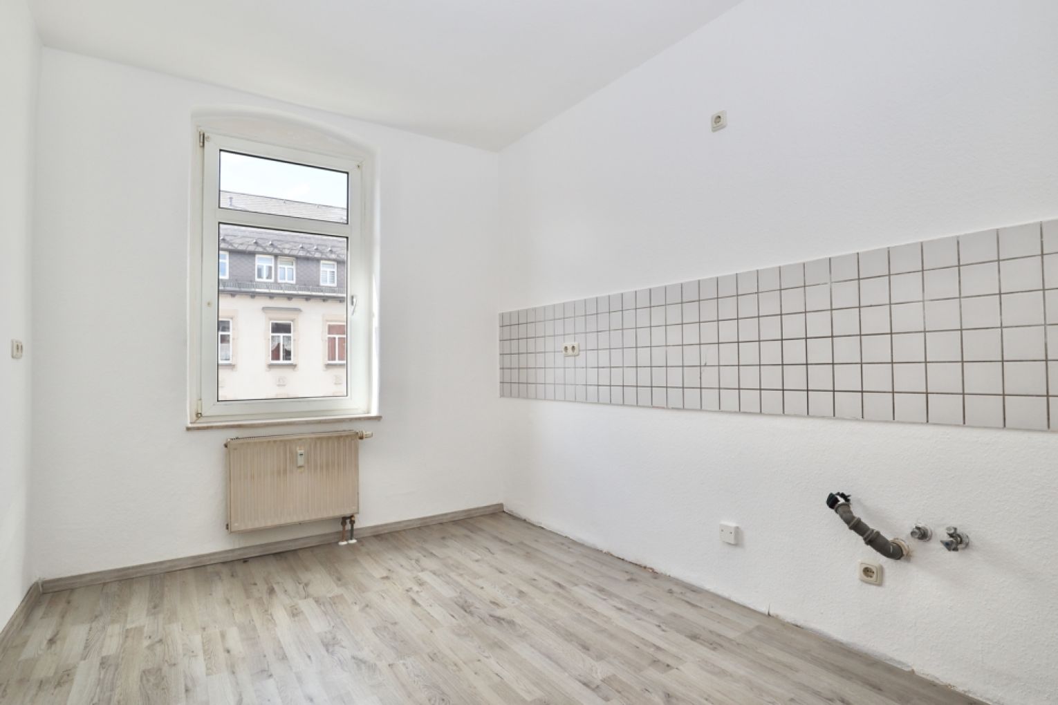 2-Raum Wohnung in Chemnitz • Balkon • saniert • Einbauküche • Stellplatz • Ebersdorf • jetzt anrufen