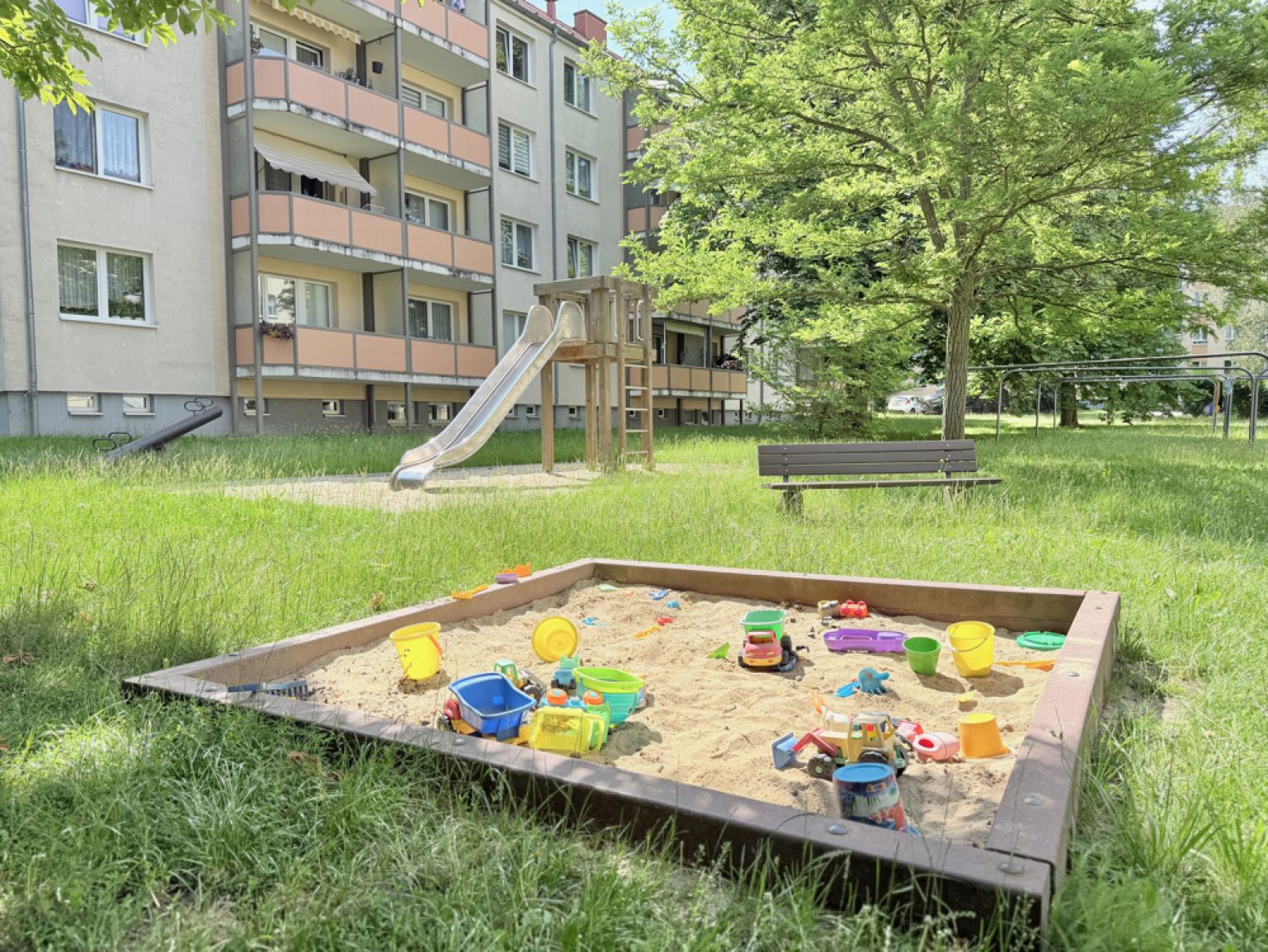 3 Zimmer • Eigentumswohnung • mit Balkon • Stellplatz • vermietet • ruhige Lage • in Chemnitz