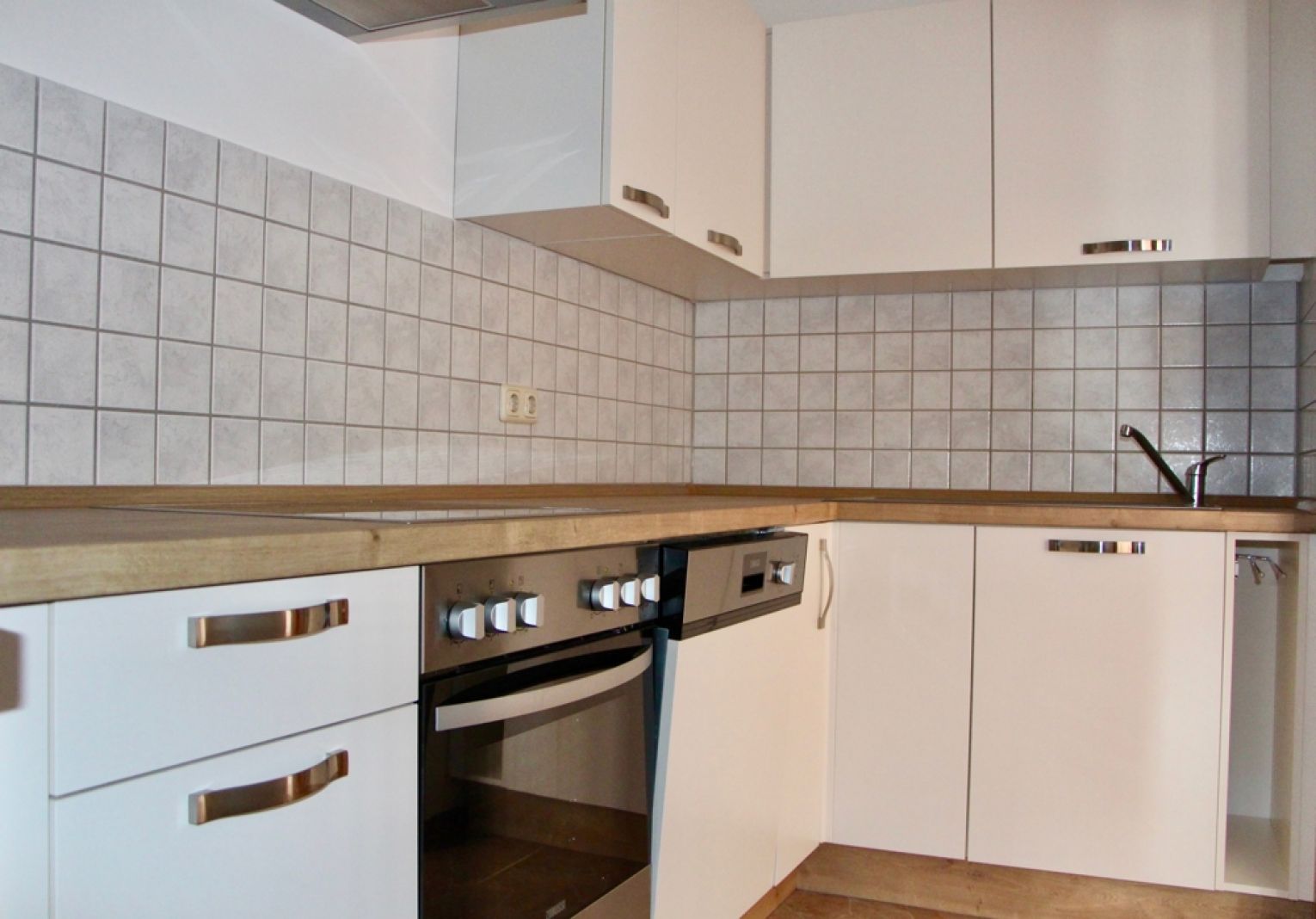 Altendorf • Balkon • Einbauküche • in Chemnitz • Tiefgarage • 2-Raum Wohnung