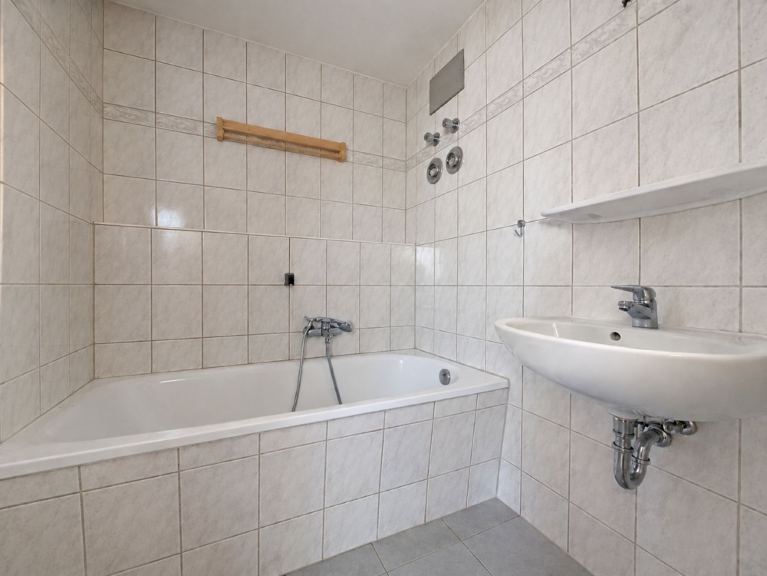 2-Zimmer Wohnung • Kaßberg • Wanne • Chemnitz • Dachgeschoss • Singlewohnung • Mieten!!