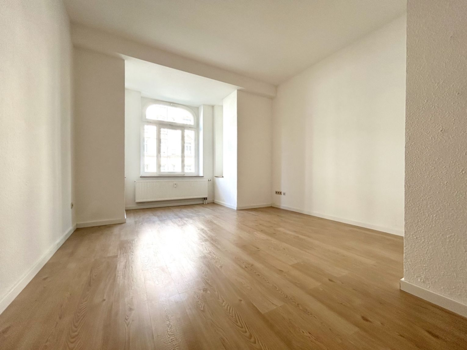 3-Zimmer • Kaßberg • Balkon • perfekte Lage • große Küche • für Familien • zur Miete