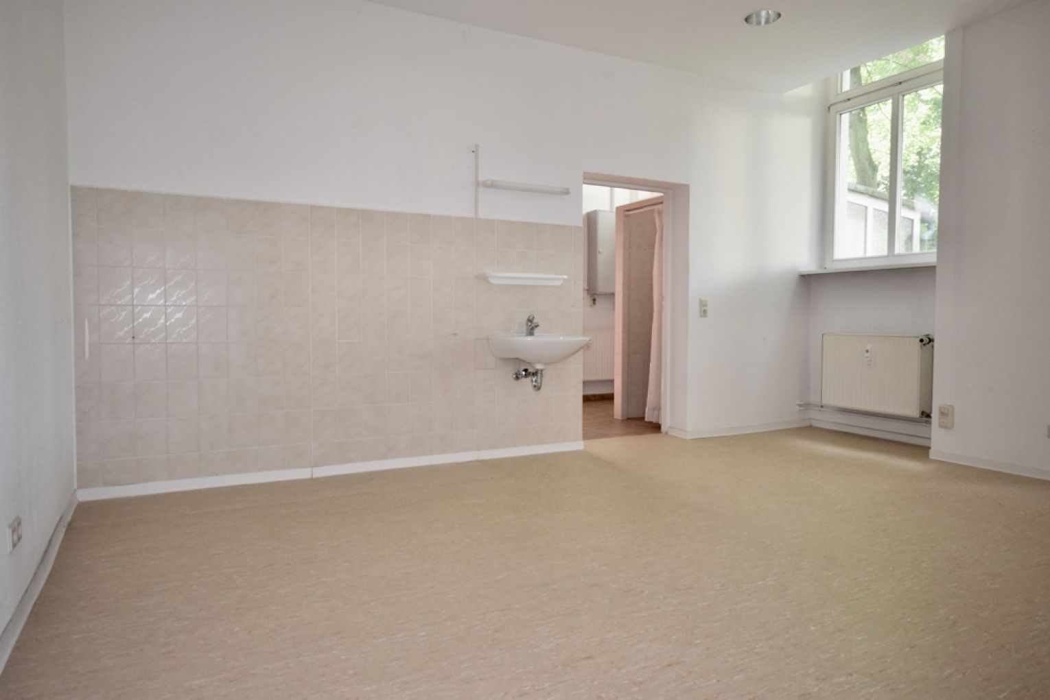 Gewerbeeinheit • 104qm • gepflegter Zustand • Einbauküche • in bekanntem Ärztehaus • 5 Raum