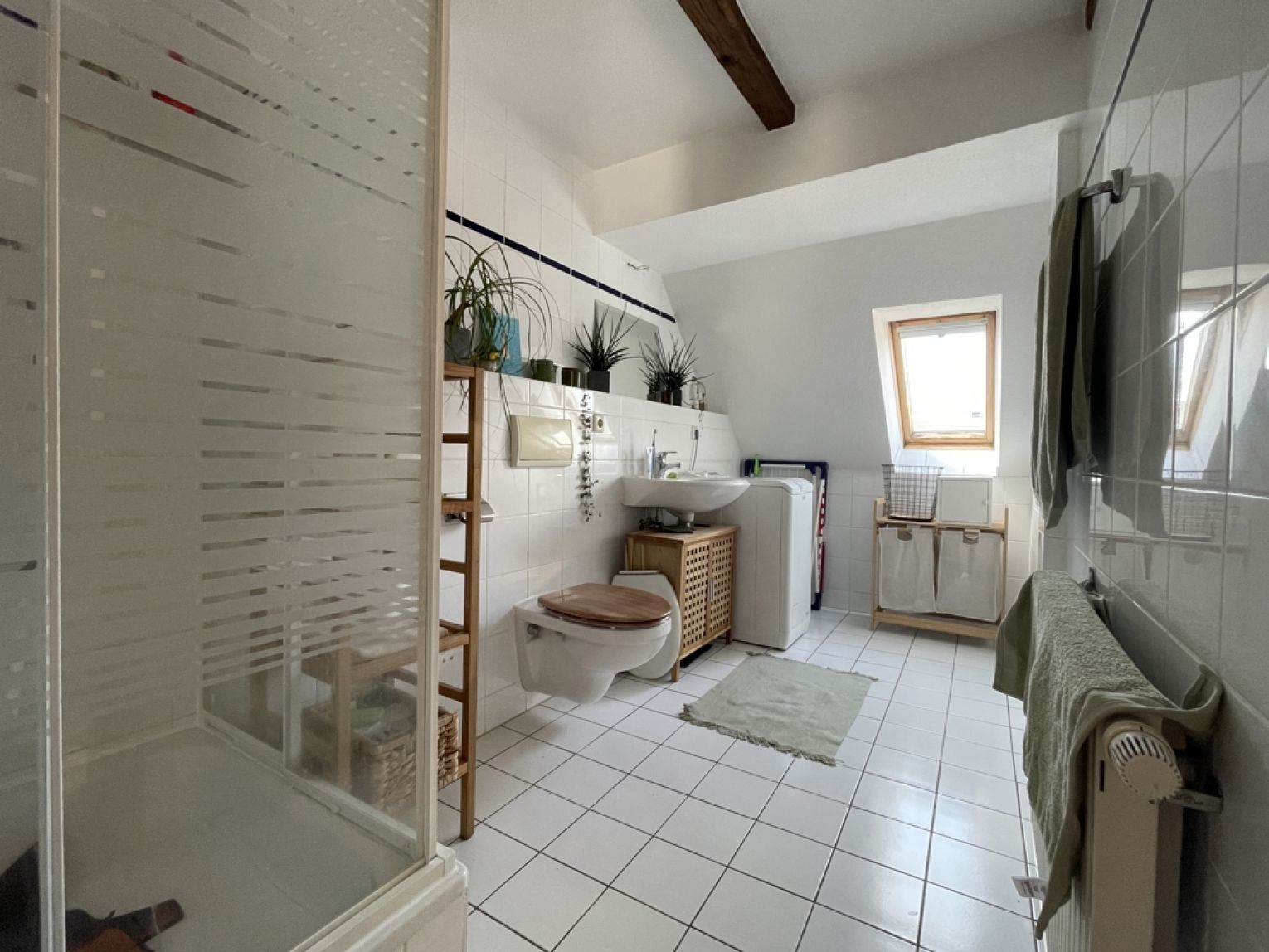 2-Zimmer • kompakt • Laminat • Balkon • frisch renoviert • frische Brötchen von BÄCKEREI im Haus 