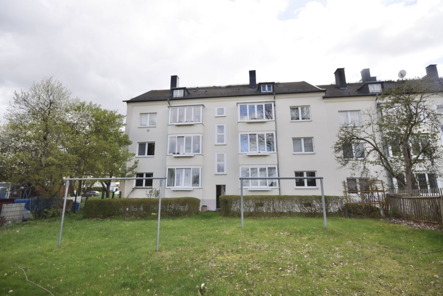 3 Zimmer • verglaster Balkon • Hochparterre • Tageslichtbad mit Wanne • grüner Hausgarten • TOP ! - Photo 4