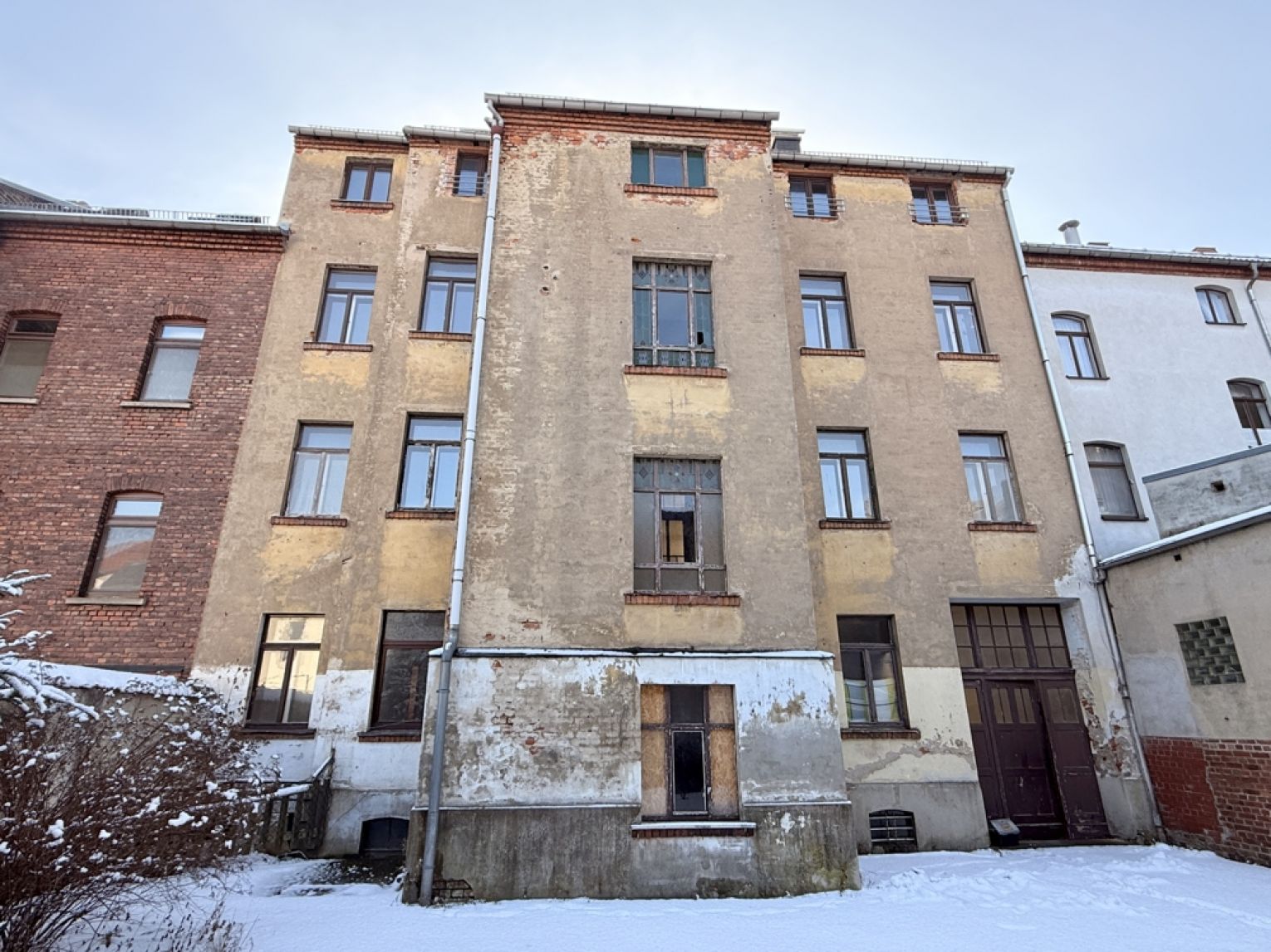 Sanierungsobjekt mit Potenzial • ca. 650 qm Wohnfläche • gute Grundsubstanz • ruhige Lage • TOP