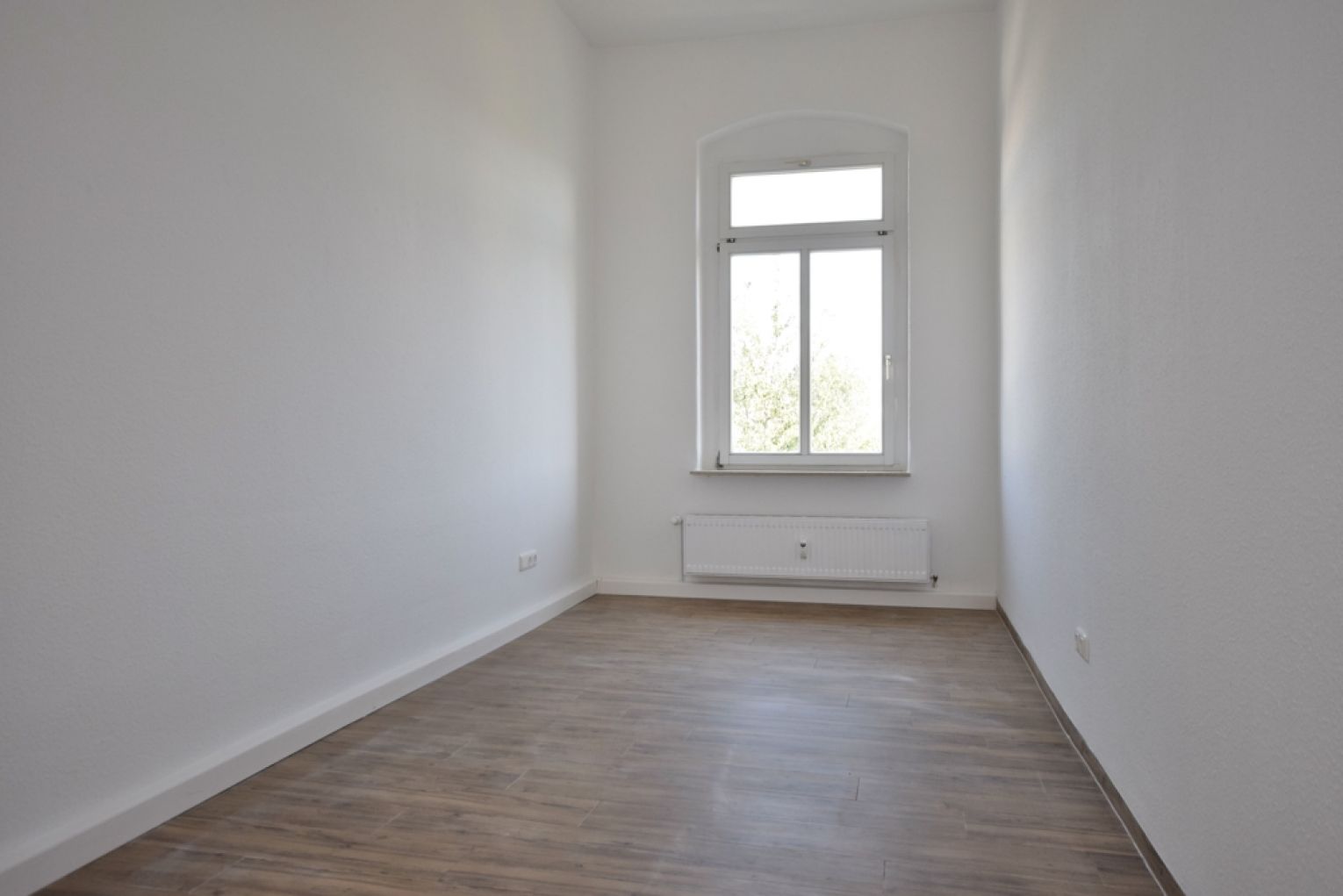 TOP WOHNGEFÜHL • 4-Zimmer • Bad mit Wanne & Dusche • große Portaltüren • unbedingt Anschauen !