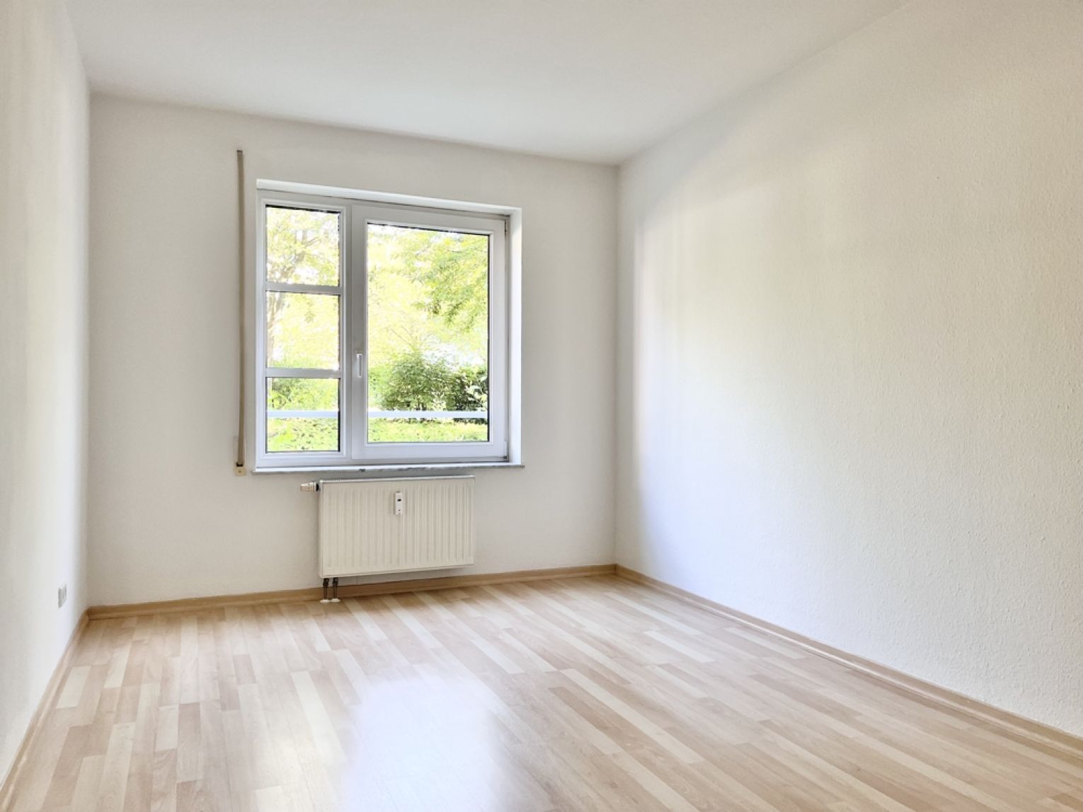 Tiefgaragenstellplatz • Einbauküche • 2-Raum-Wohnung • Schloßchemnitz  • Balkon • bald wieder frei