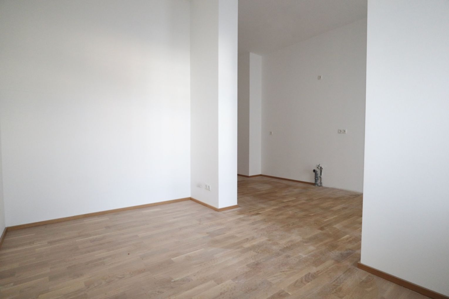 4-Raum Wohnung • Terrasse • Tageslichtbad • Wanne/Dusche • Einbauküche • Stellplatz • jetzt anrufen
