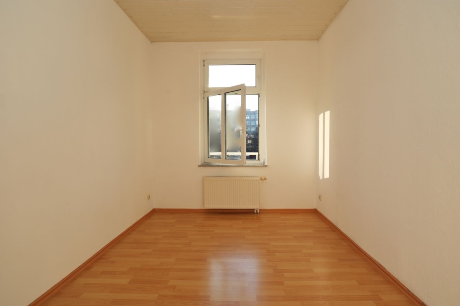 2-Raum • zur Miete • WG-geeignet • mit Einbauküche • Balkon • in Bernsdorf • Chemnitz