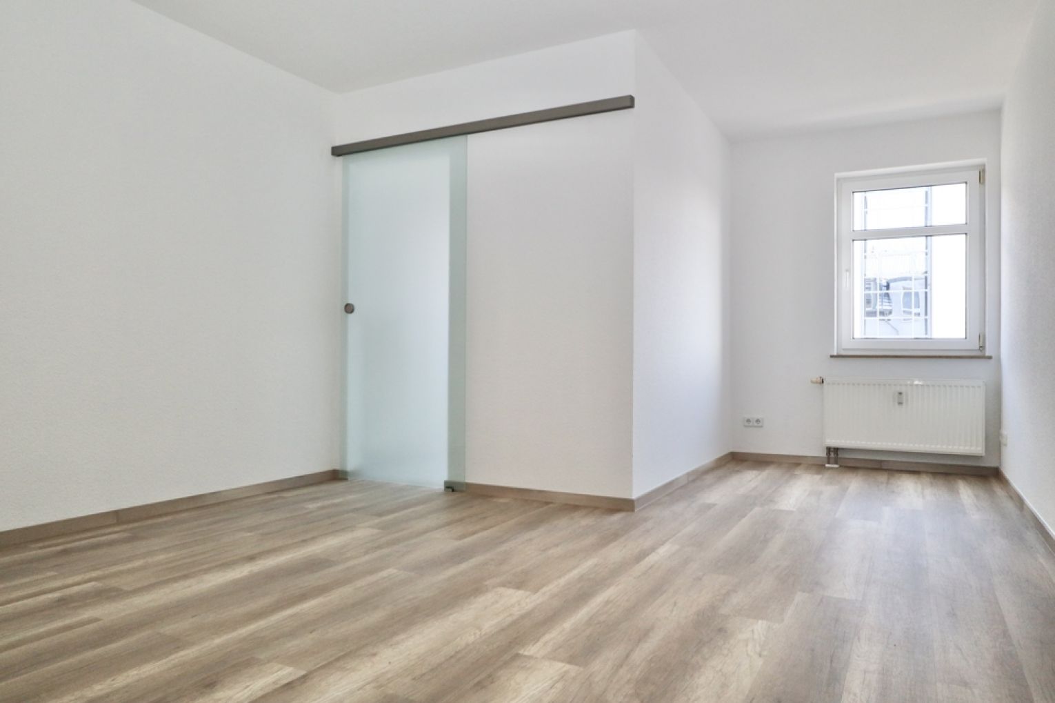 2-Raum Wohnung • Aufzug • individuell • Schloßchemnitz • Einbauküche  • bald wieder frei !