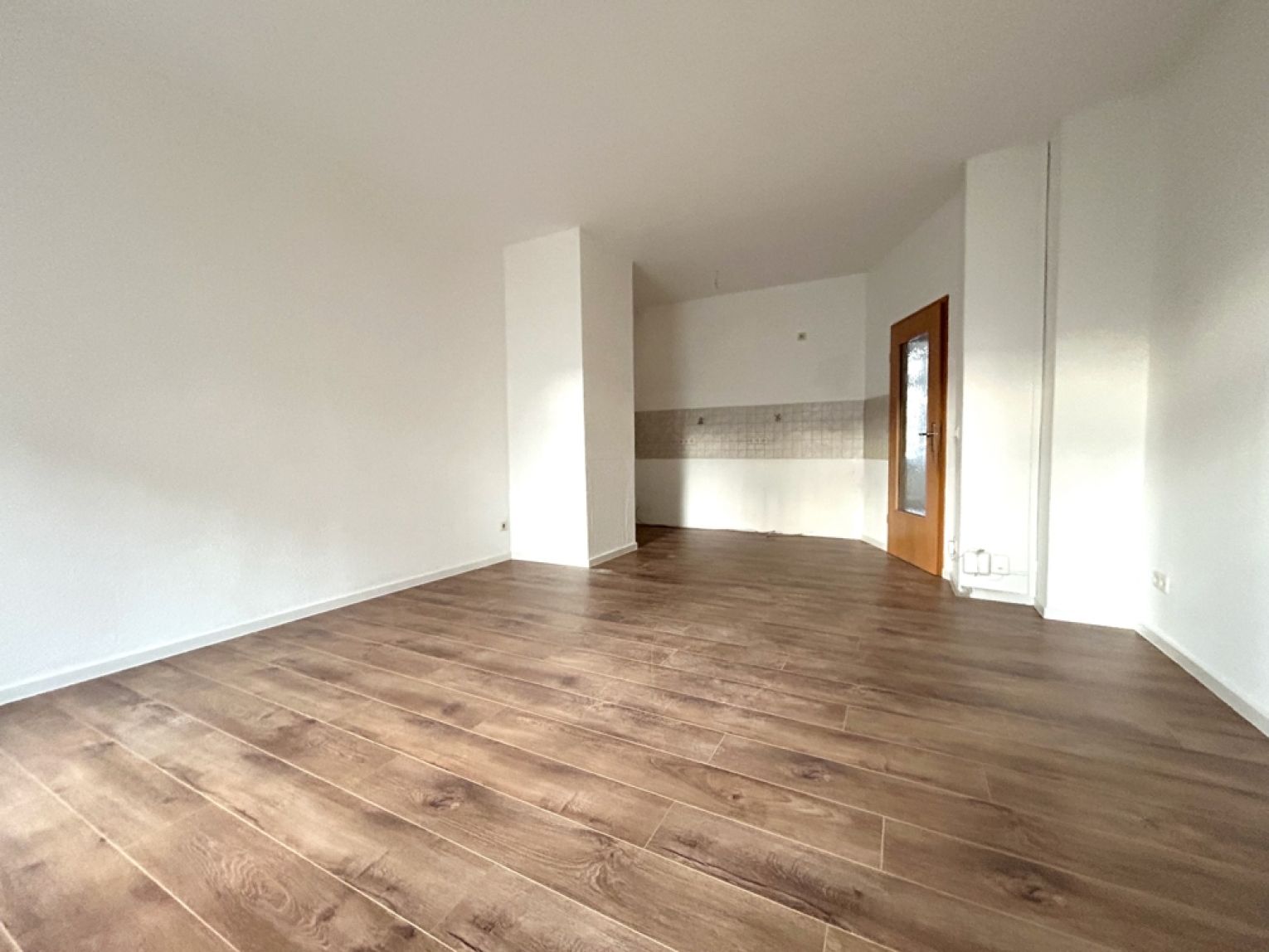Chemnitz• Bernsdorf • 2 Zimmer • mit Balkon • Tageslichtbad • Stellplatz • schnell sein!