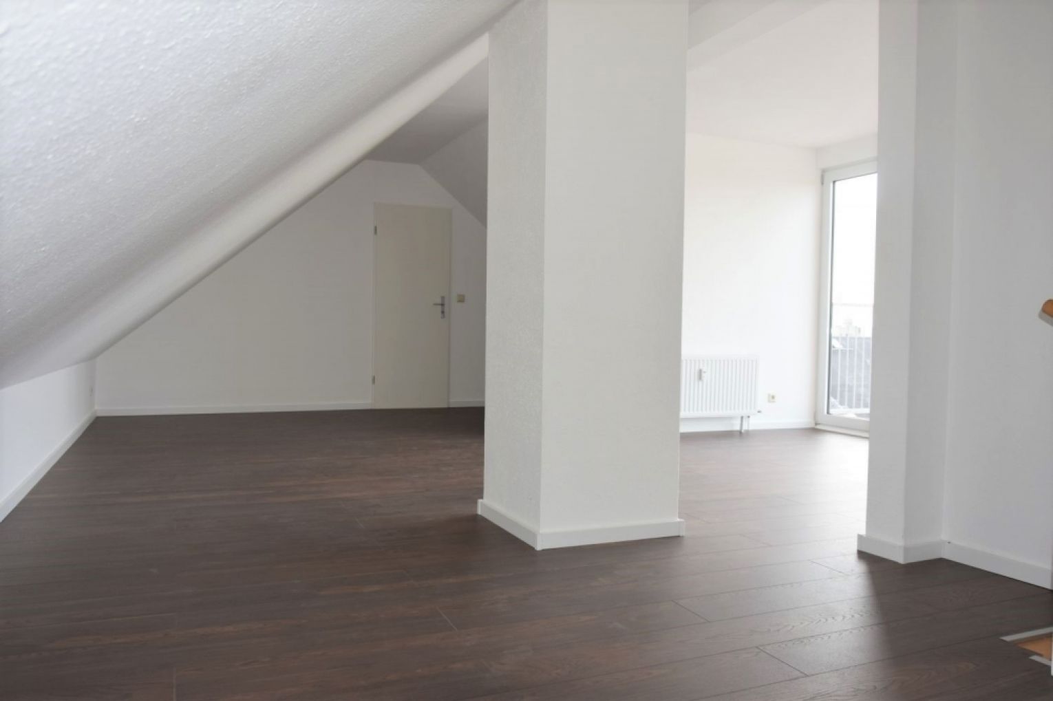 Dachterrasse mit tollem Ausblick • 4-Zimmer • Wohnküche • Laminat • Individuell einrichtbar