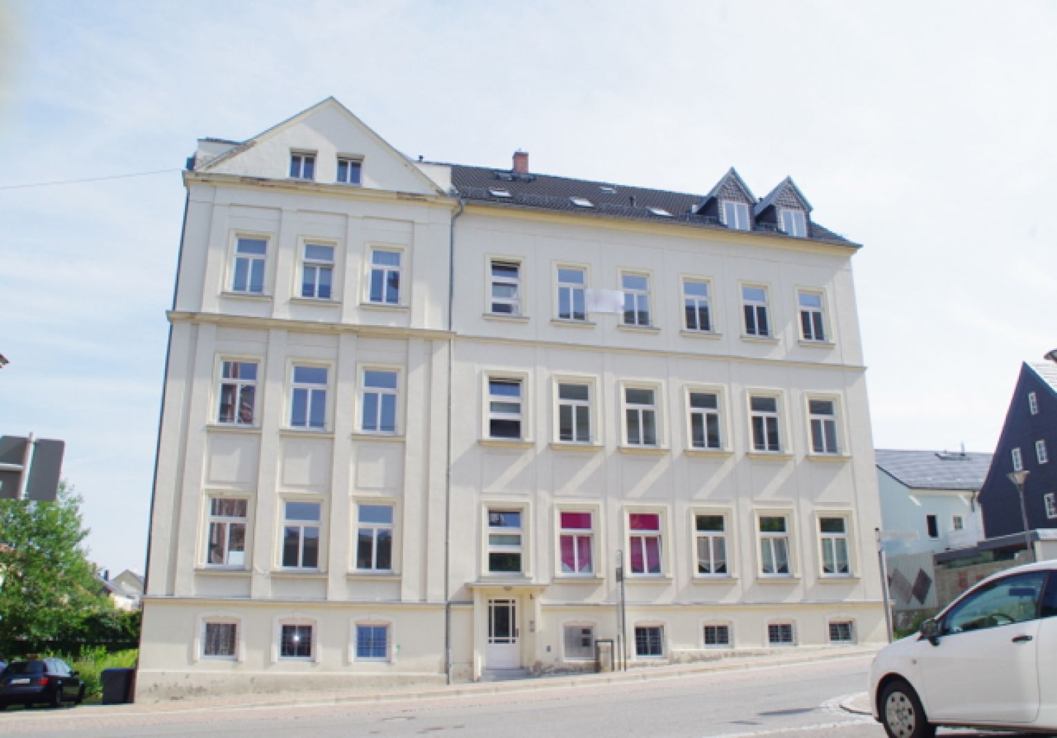 2 Zimmer • großzügig • Balkon • Tageslichtbad mit Wanne • Stellplatz • zentrale Lage • Wohnküche