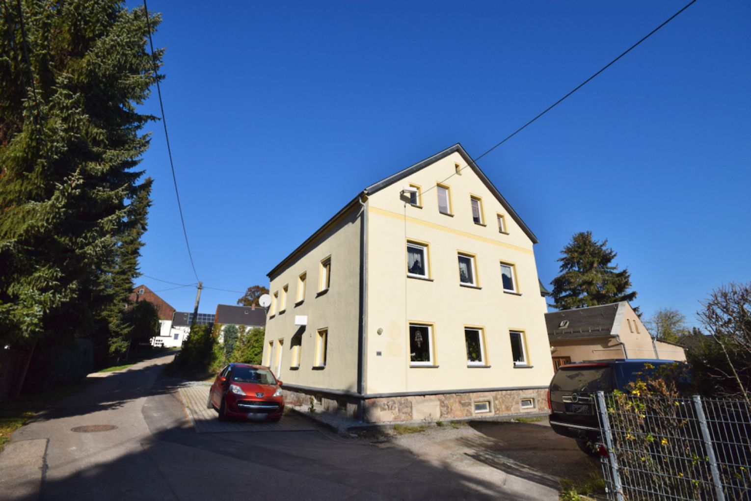 2-Zimmer Wohnung in Wittgensdorf • Dachgeschoss • Bad mit Dusche • offene Küche • Garten • Parkplatz