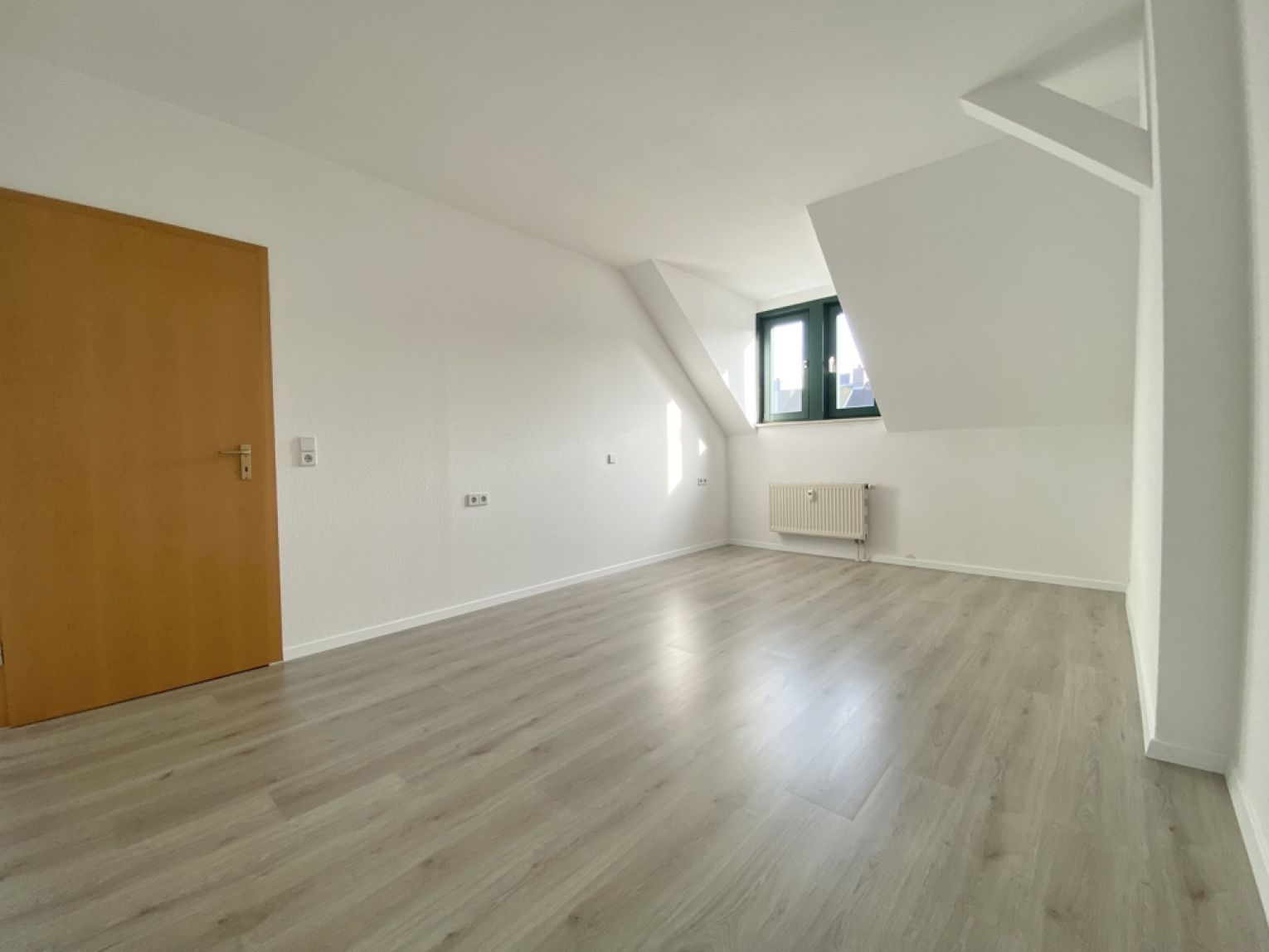 2 Zimmer • Eigentumswohnung • zum Kauf • in Chemnitz • Einbauküche • Dachgeschoss • schnell sein!