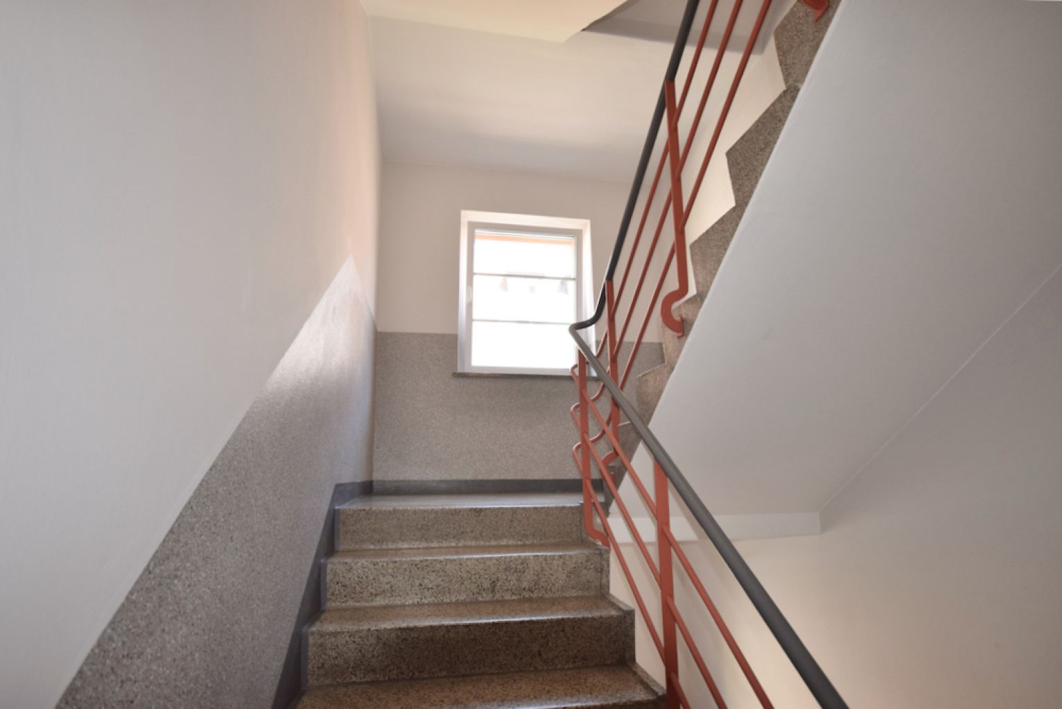 Tageslichtbad mit Wanne • Balkon • renoviert • 2 Raum • Sonnig • Einbauküche • Besichtigungstermin!?