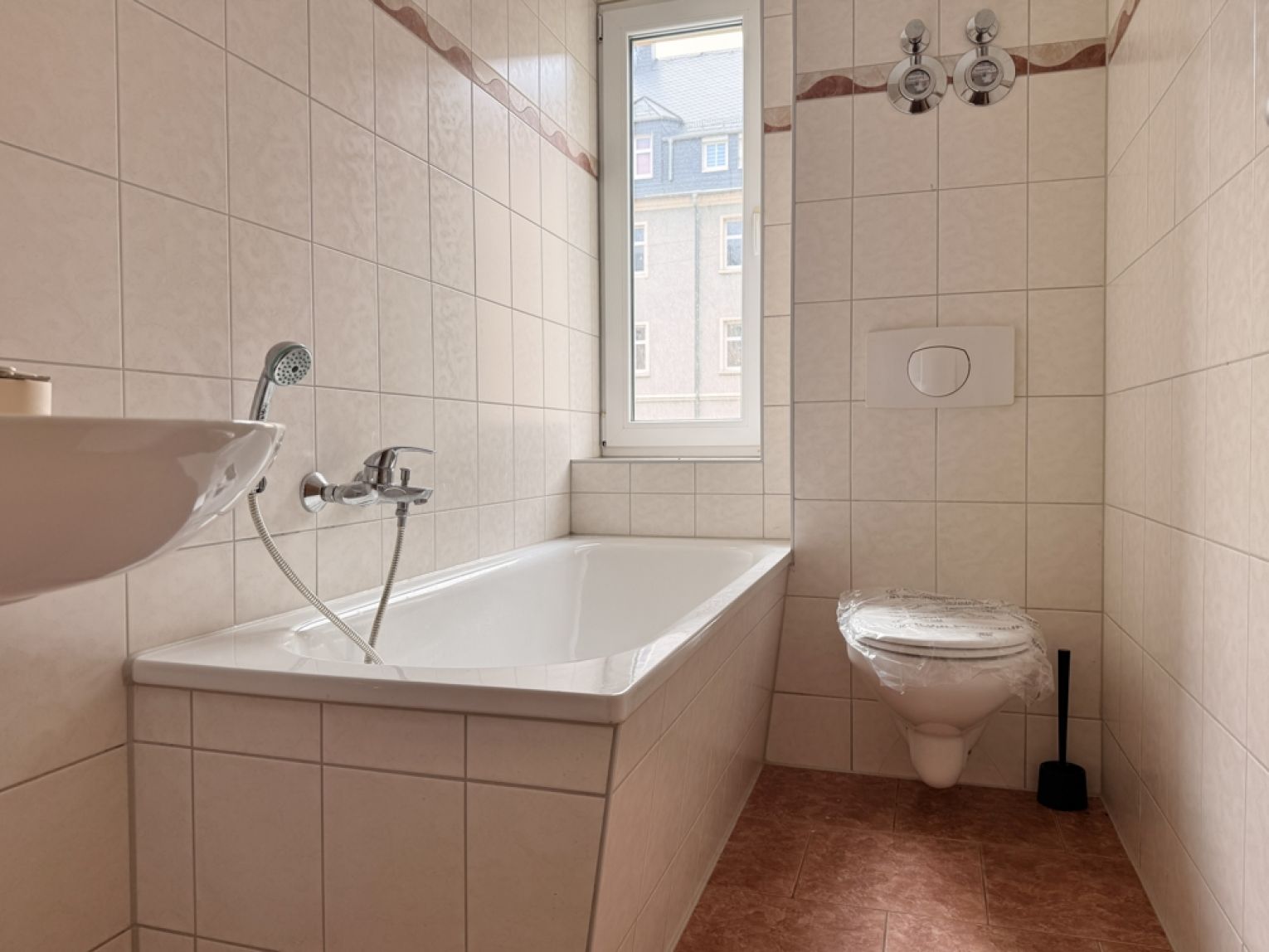 TOP • Laminat • 1-Raum Apartment • Laminat • Bad mit Fenster & Wanne • gleich anschauen • Chemnitz