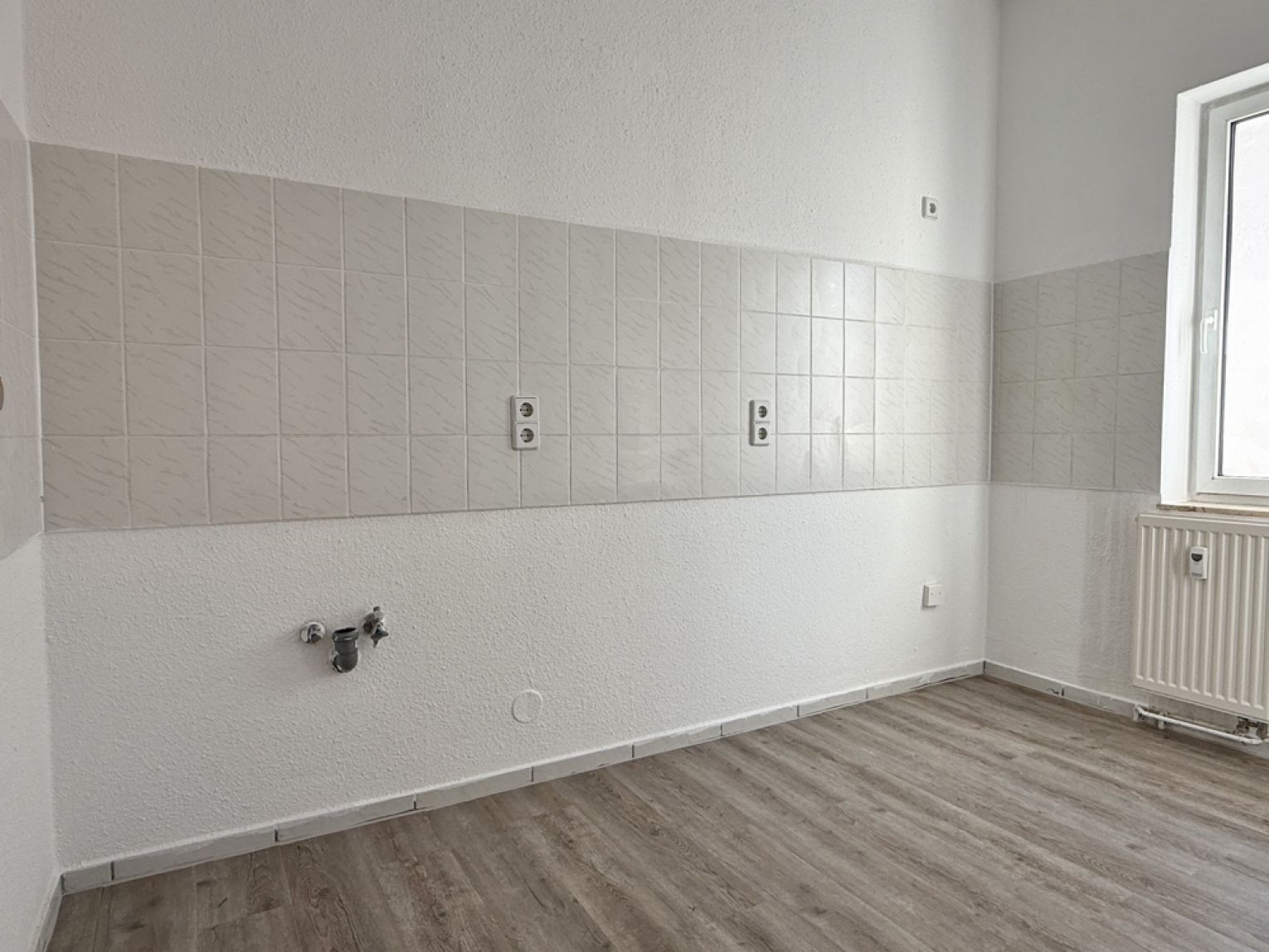 3-Raum Wohnung • frisch renoviert • Bad mit Wanne • Stellplatz • Dachschrägen • Termin vereinbaren?