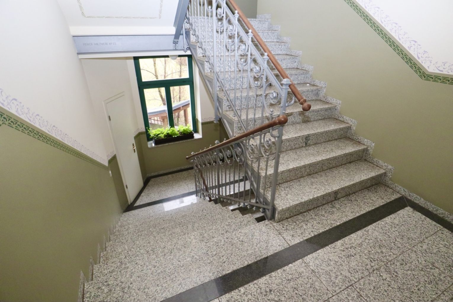 2-Raum Wohnung • Tiefgaragenstellplatz • Einbauküche • Balkon • Schloßchemnitz • bald wieder frei