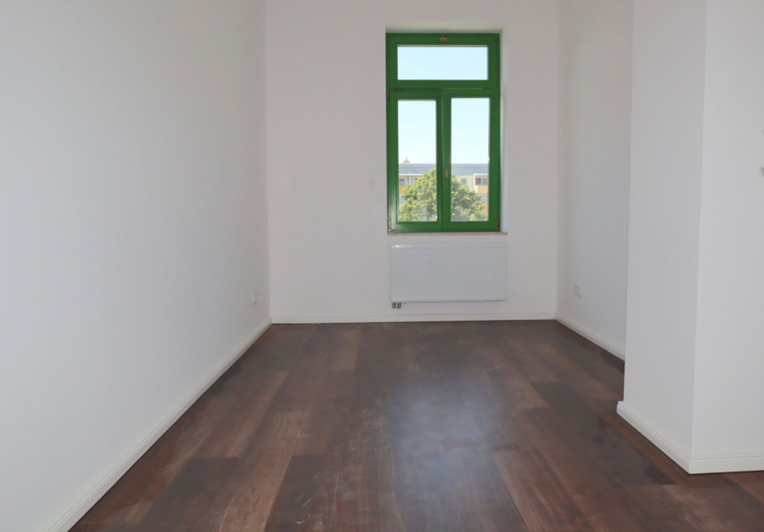 3 Zimmer Wohnung • großer Balkon • neu saniert • Wohnküche • Tageslichtbad mit Wanne • LED Lampen