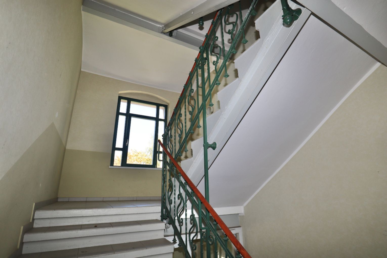 3 Zimmer • große Räume • Altendorf • neue Einbauküche • Stellplatz möglich • Chemnitz • zur Miete