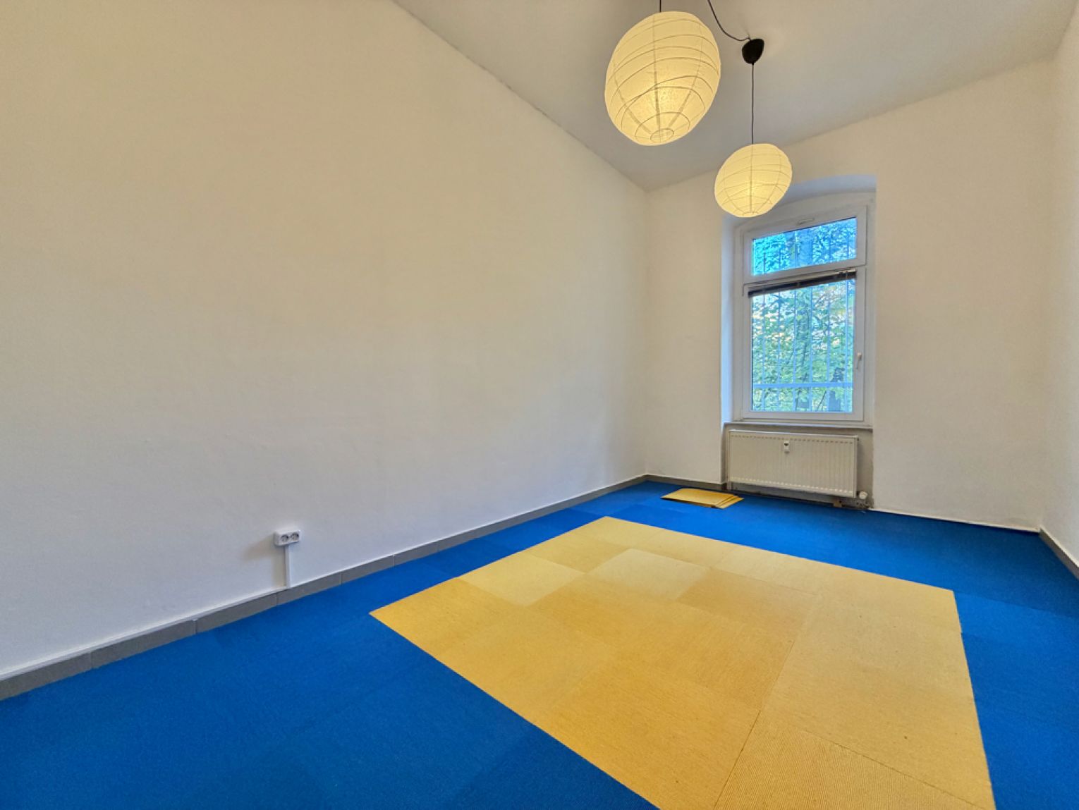 Gewerbe • Büro • Laden • auf dem Kaßberg • perfekt gelegen • Schaufenster • in Chemnitz •  zur Miete