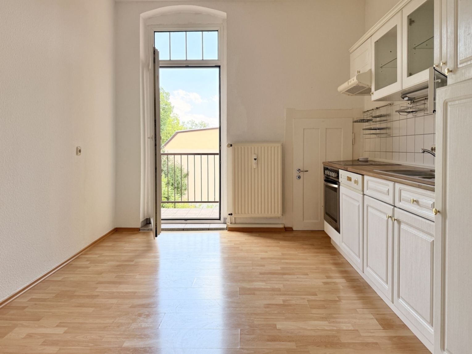 2-Raum • Kaßberg • Einbauküche • Südbalkon • niedrige Nebenkosten • Bad mit Wanne • TOP!