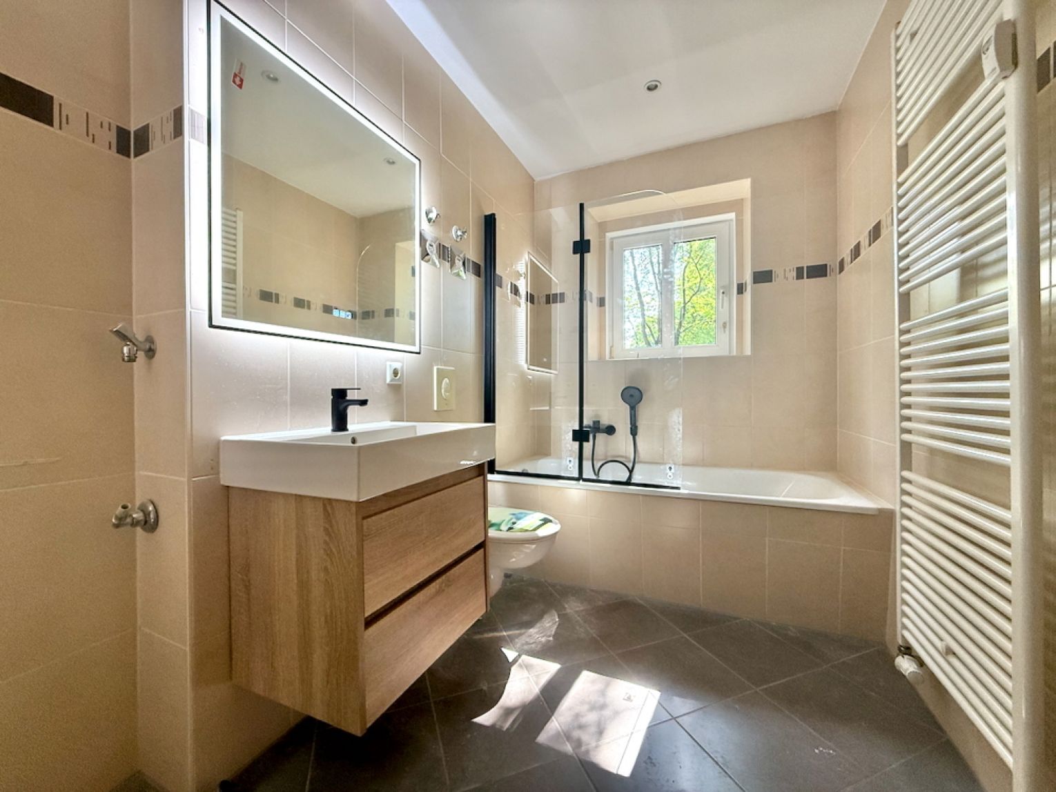 Eigentumswohnung • 3 Zimmer • eigene Terrasse kaufen • fast ALLES NEU • schnell sein und kaufen!