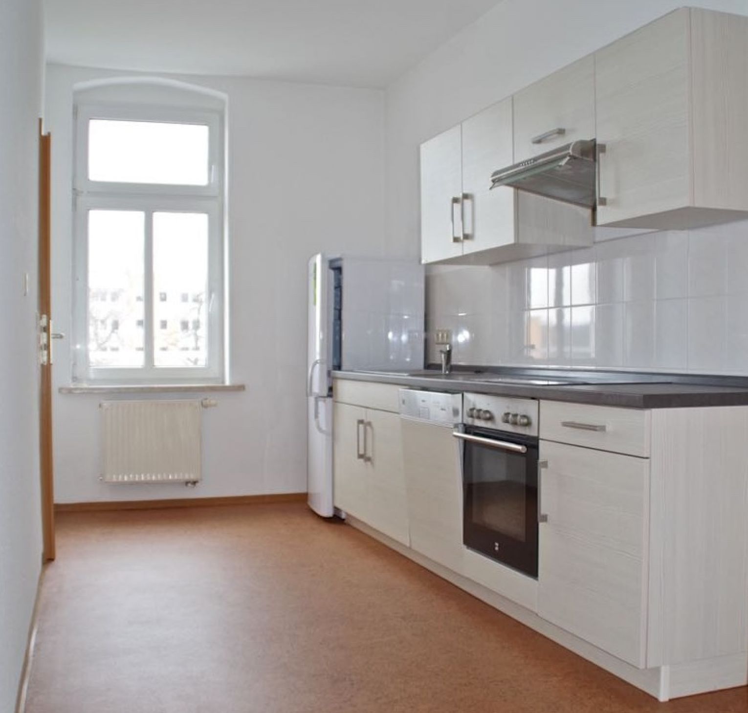 2-Raum • Einbauküche •  Gartenmitbenutzung  • Laminat • ruhige Lage • Altendorf • mal anschauen?