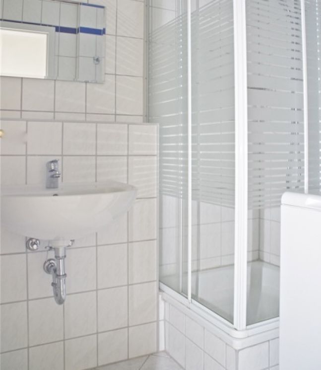 3 Zimmer • Einbauküche • Laminat • Grüner Innenhof • toller Grundriss • Hochparterre • ANSCHAUEN !?