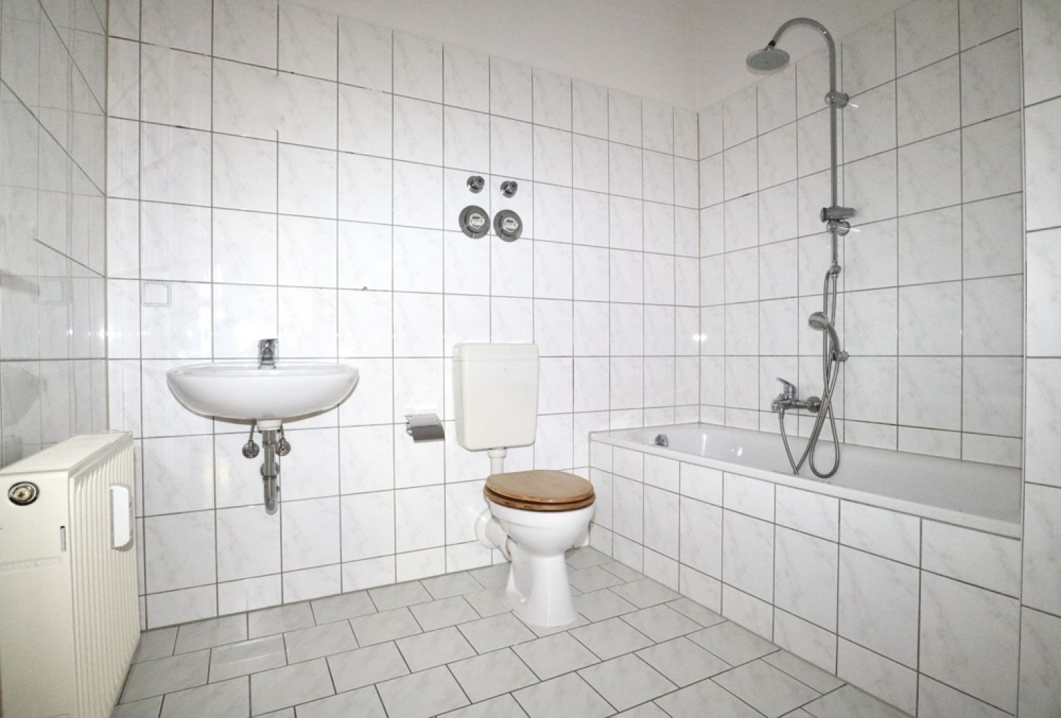 Gablenz • Einbauküche • 3-Raum Wohnung • ruhige Seitenstraße • zur Miete