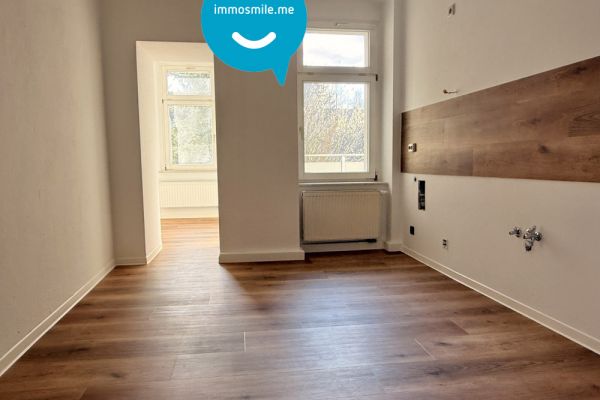 3-Zimmer • Kaßberg • Sonnenbalkon • Park vor der Haustür • tolles Laminat • Neues Bad mit Wanne