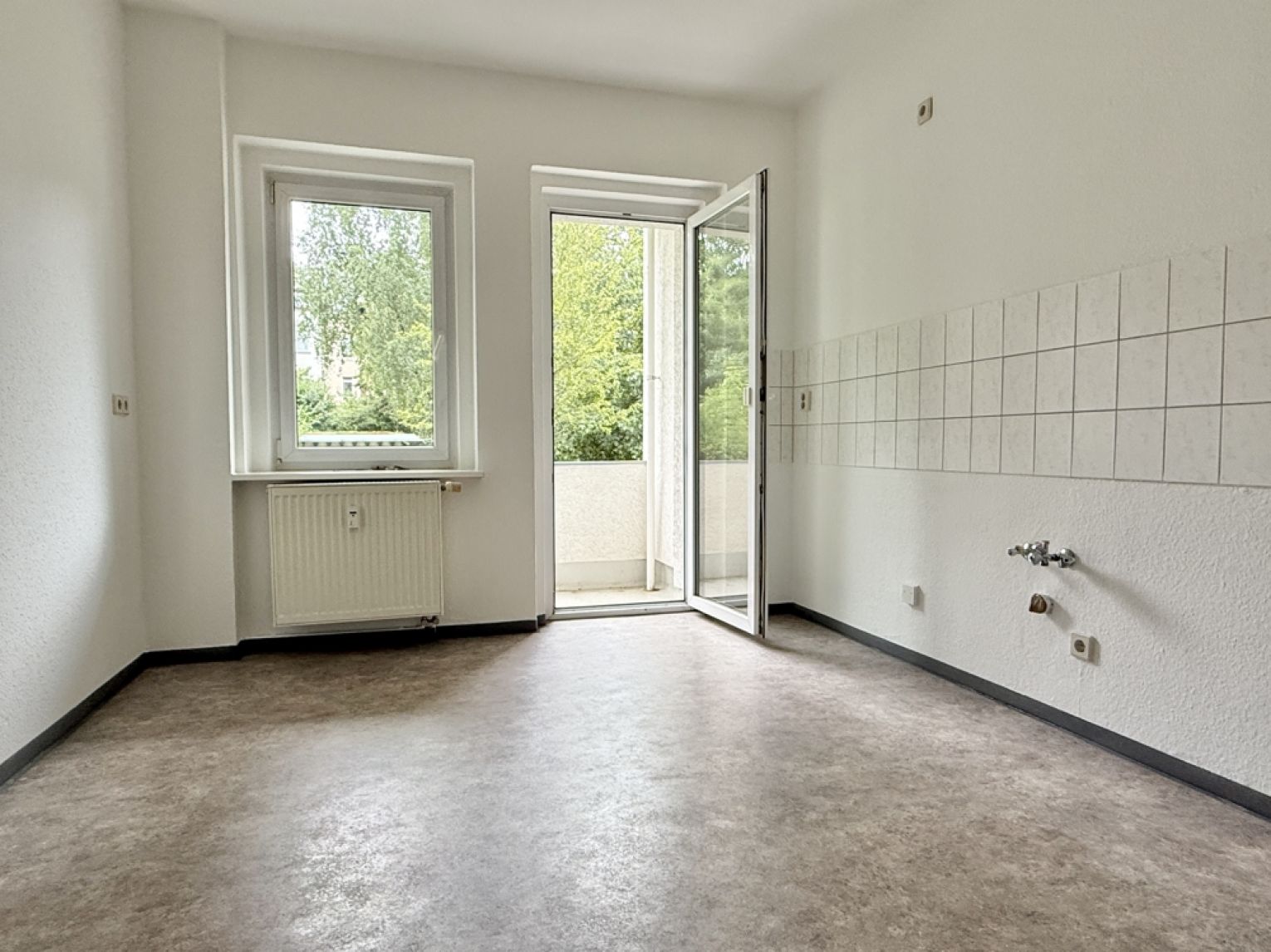 TOP! • 3-Raum • Kaßberg • Balkon • Tageslichtbad • neues Laminat • Stellplätze! • jetzt einziehen
