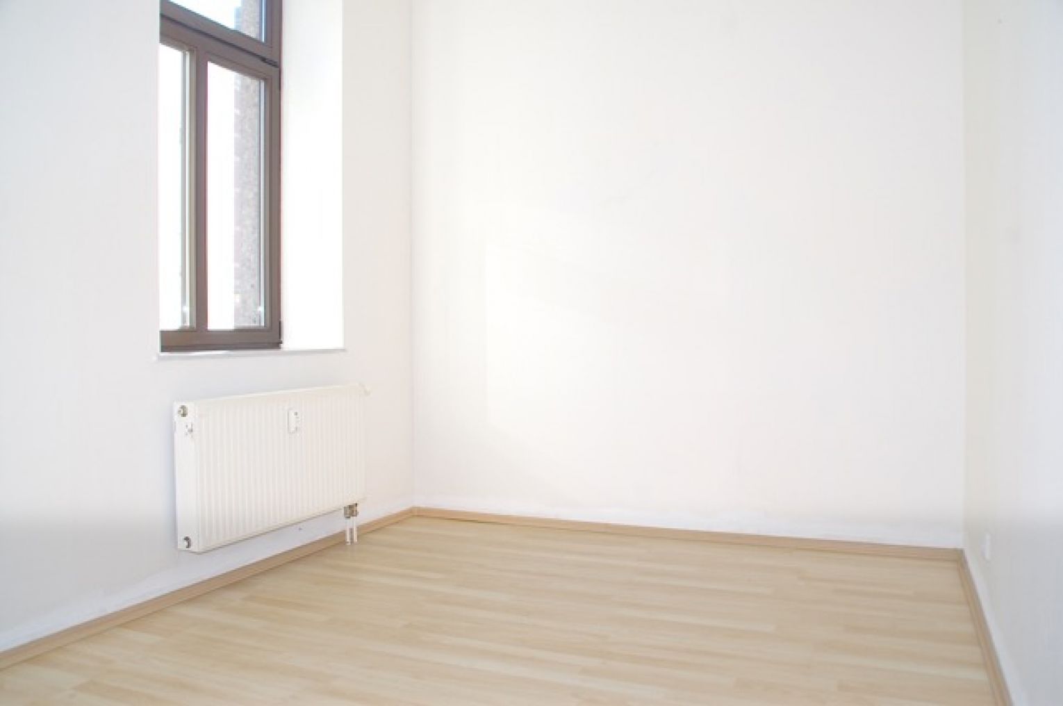 3-Zimmer • Balkon und Einbauküche • Bad mit Wanne • Schloßchemnitz • am Küchwald • ruhige Lage • TOP