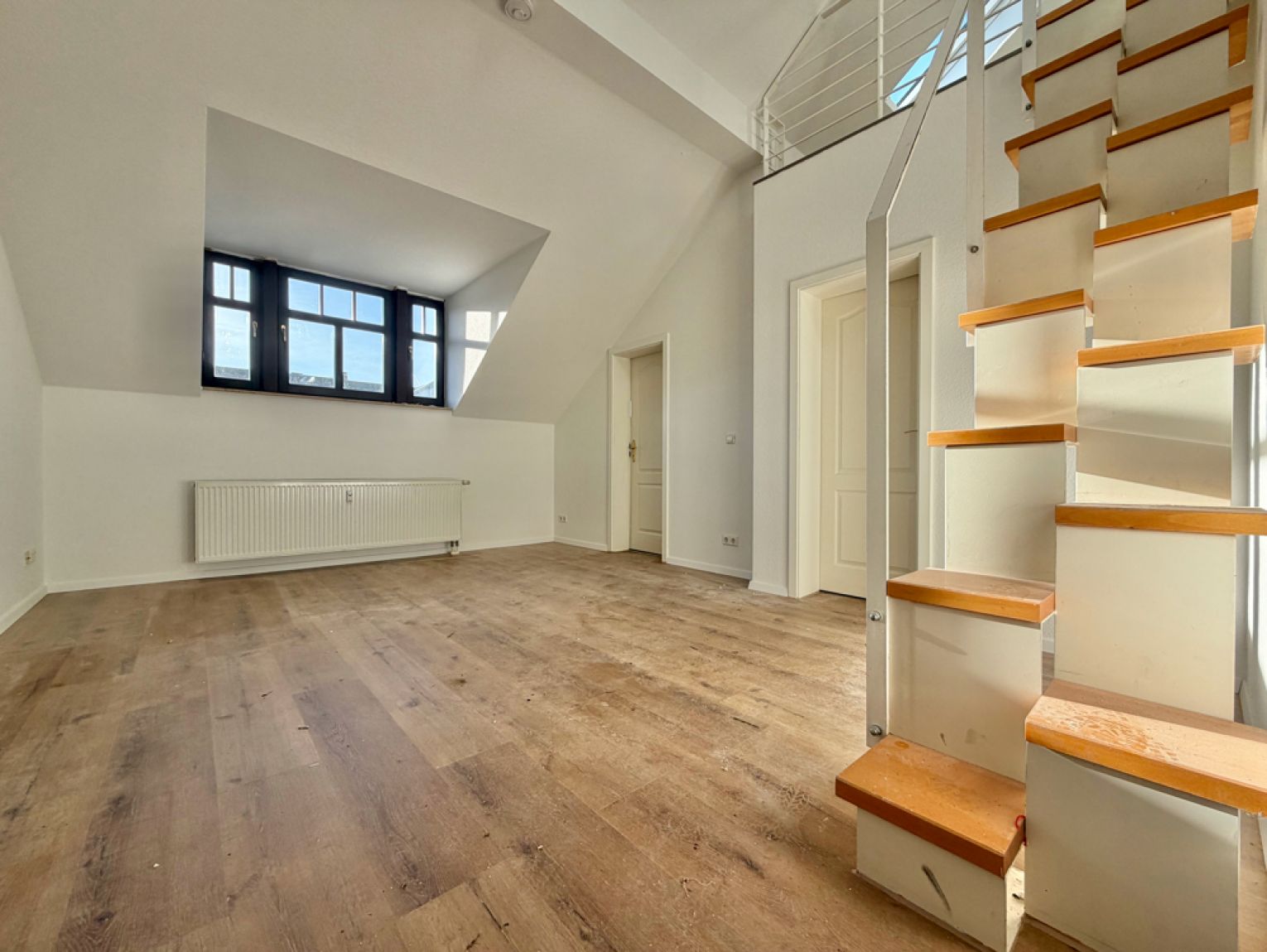 1,5-Zimmer • auf dem Kaßberg • Dachgeschoss • neues Bad • Maisonette • Einbauküche • JETZT mieten!