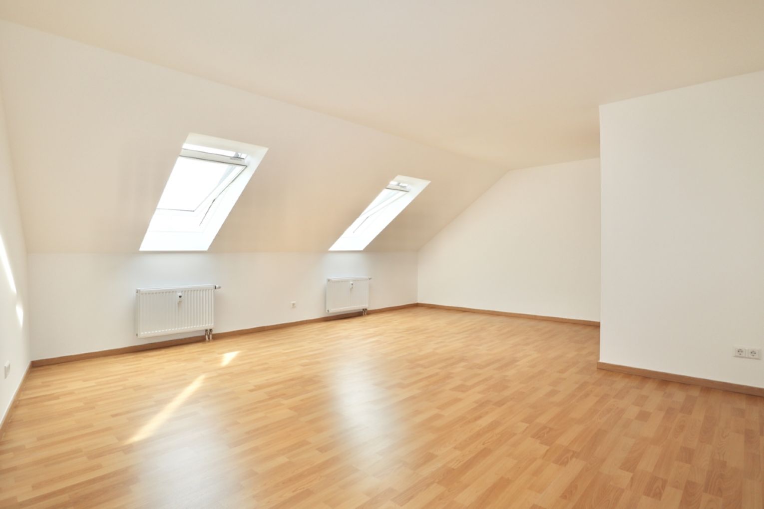 Einbauküche • Dachgeschoss • 3-Raum Wohnung • saniert • in Chemnitz • Gablenz • jetzt anrufen